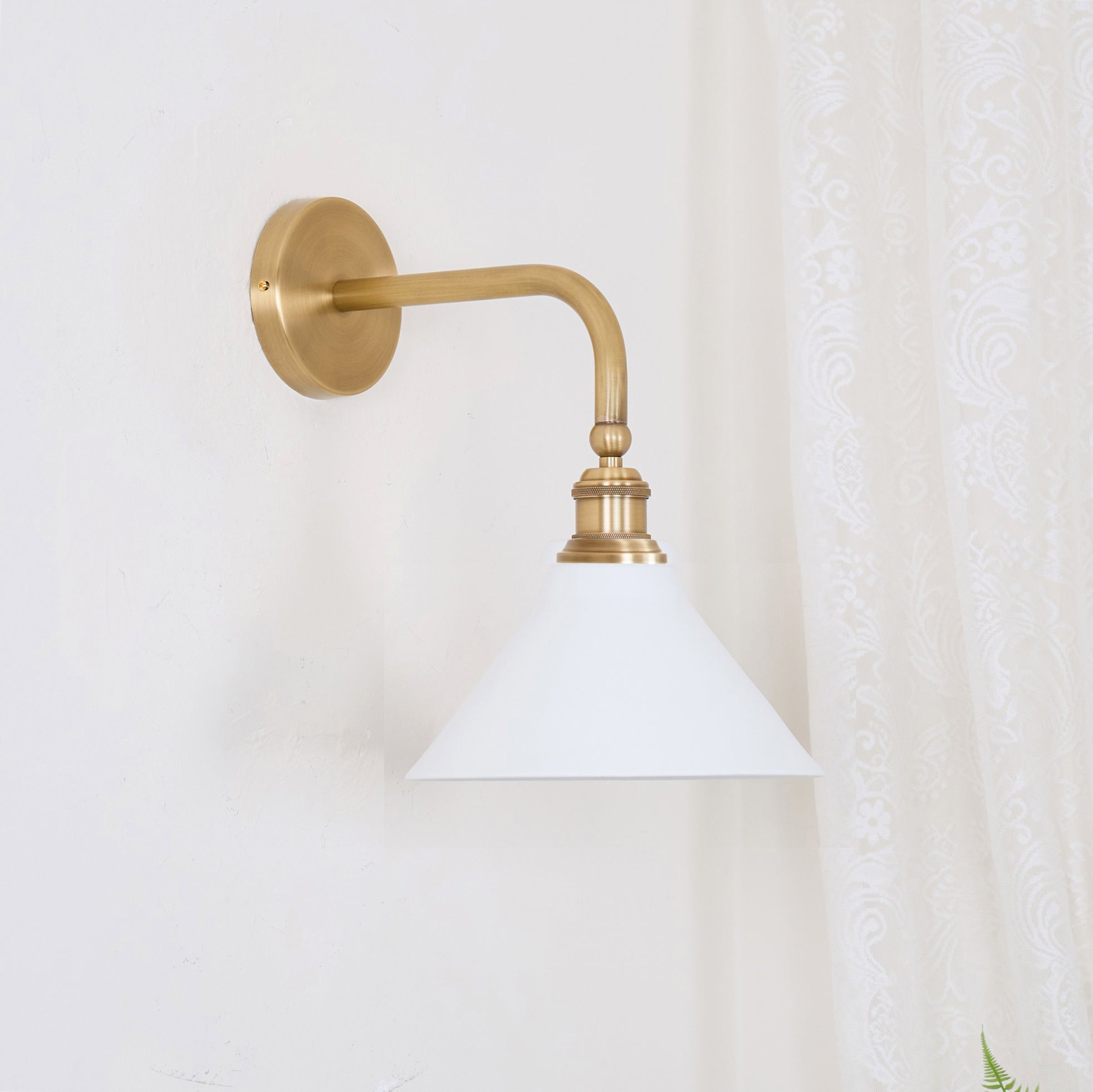 Zaya Minimalist Metal Wall Lamp-Neutral Decor