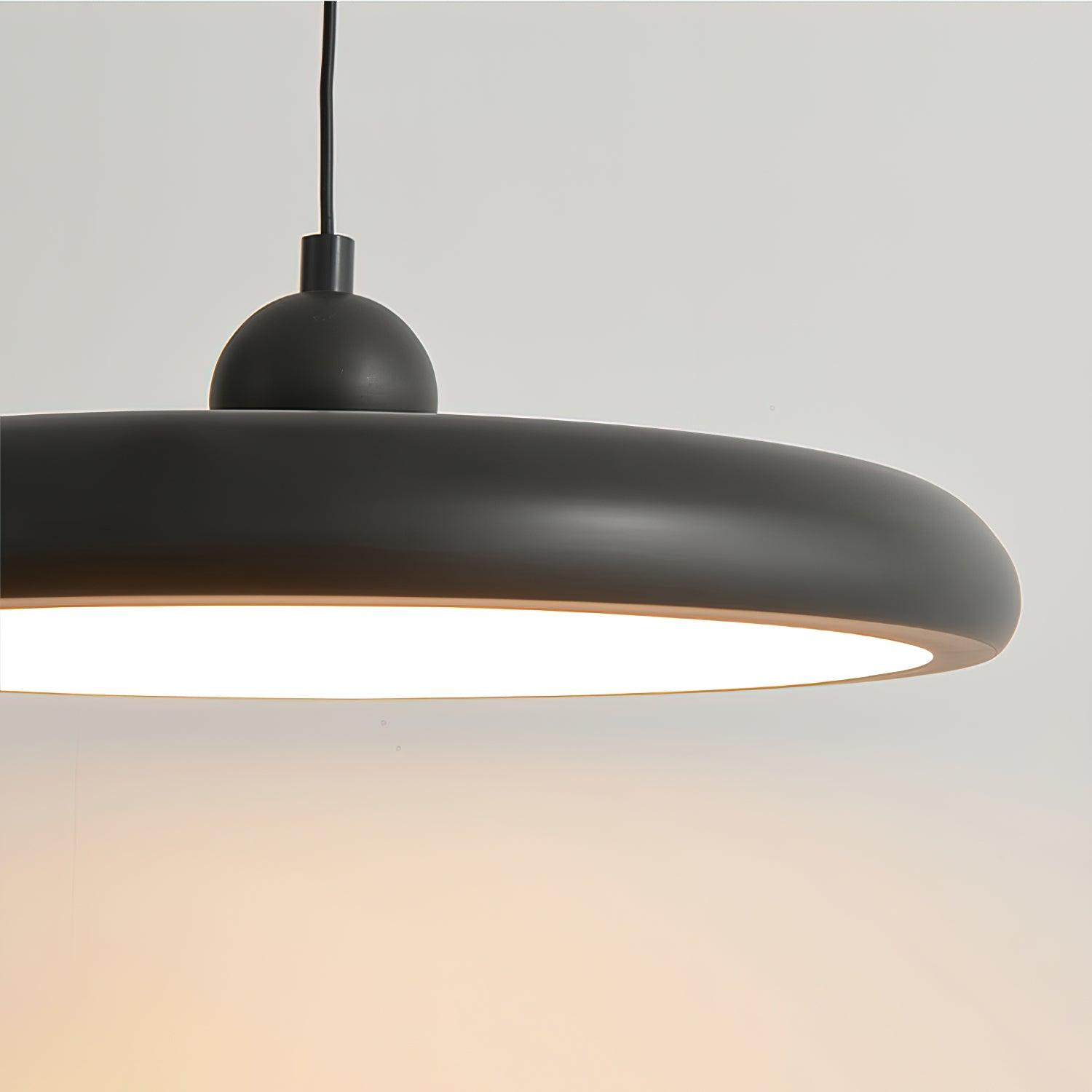 Wynric Brass Glam Pendant Lamp-Neutral Decor