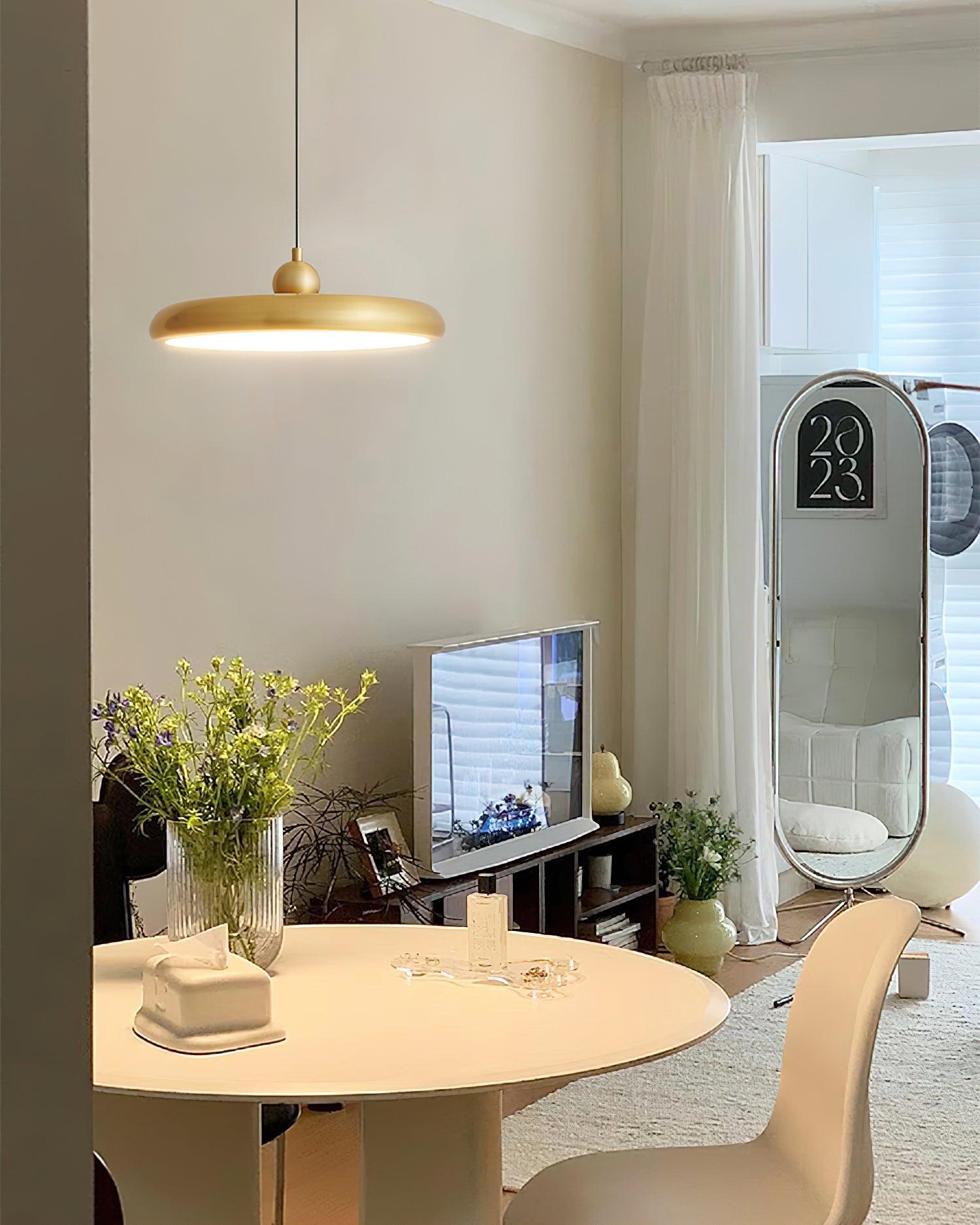 Wynric Brass Glam Pendant Lamp-Neutral Decor