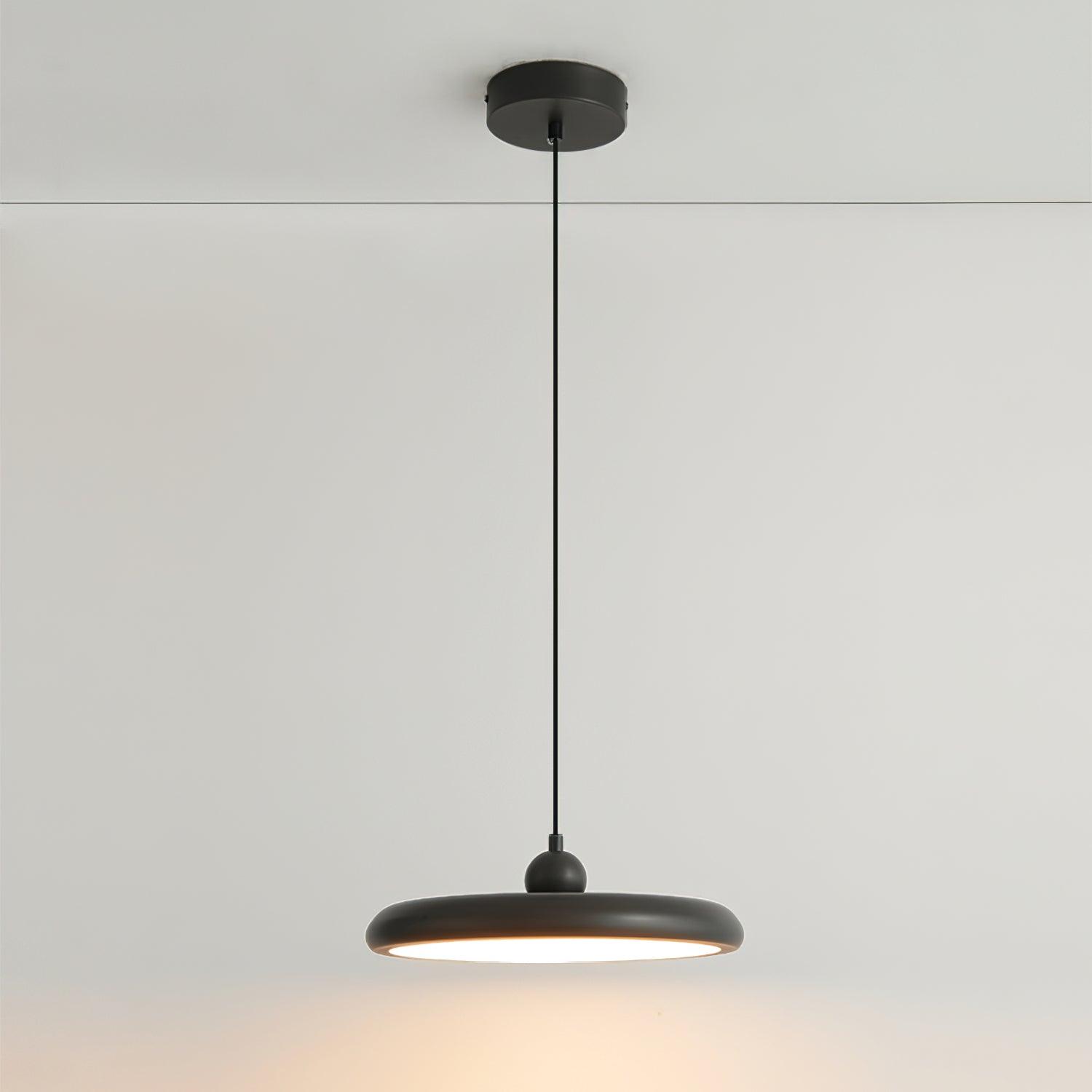 Wynric Brass Glam Pendant Lamp-Neutral Decor