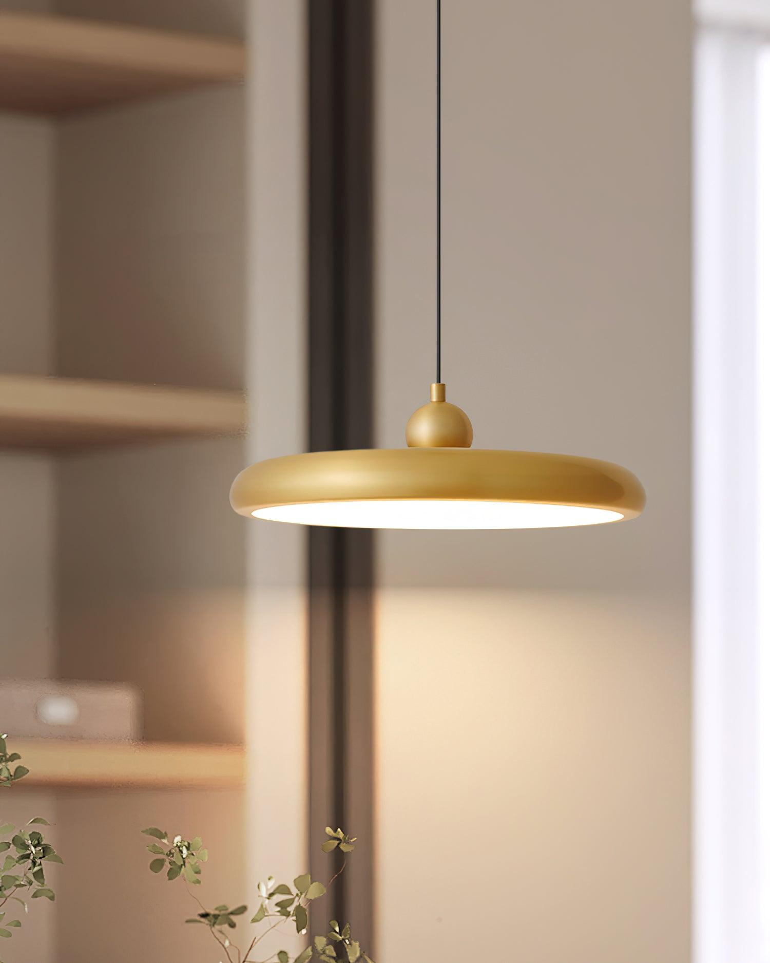 Wynric Brass Glam Pendant Lamp-Neutral Decor