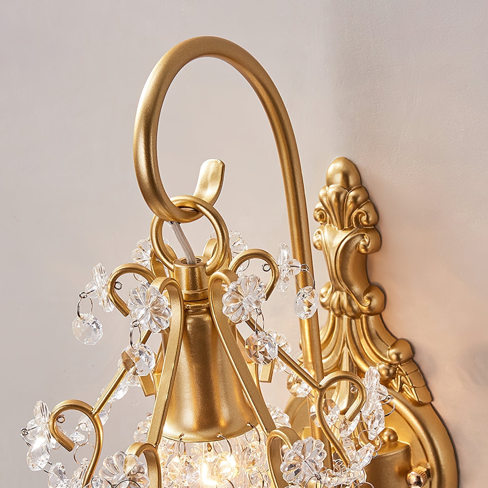 Evir Postmodern Luxury Crystal Wall Lamp-Neutral Decor