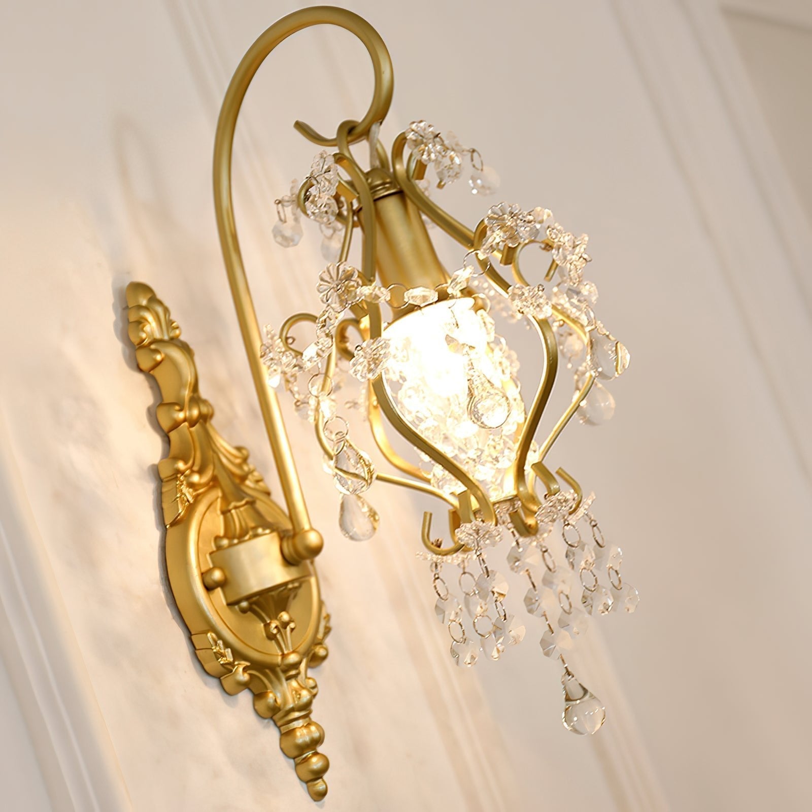 Evir Postmodern Luxury Crystal Wall Lamp-Neutral Decor