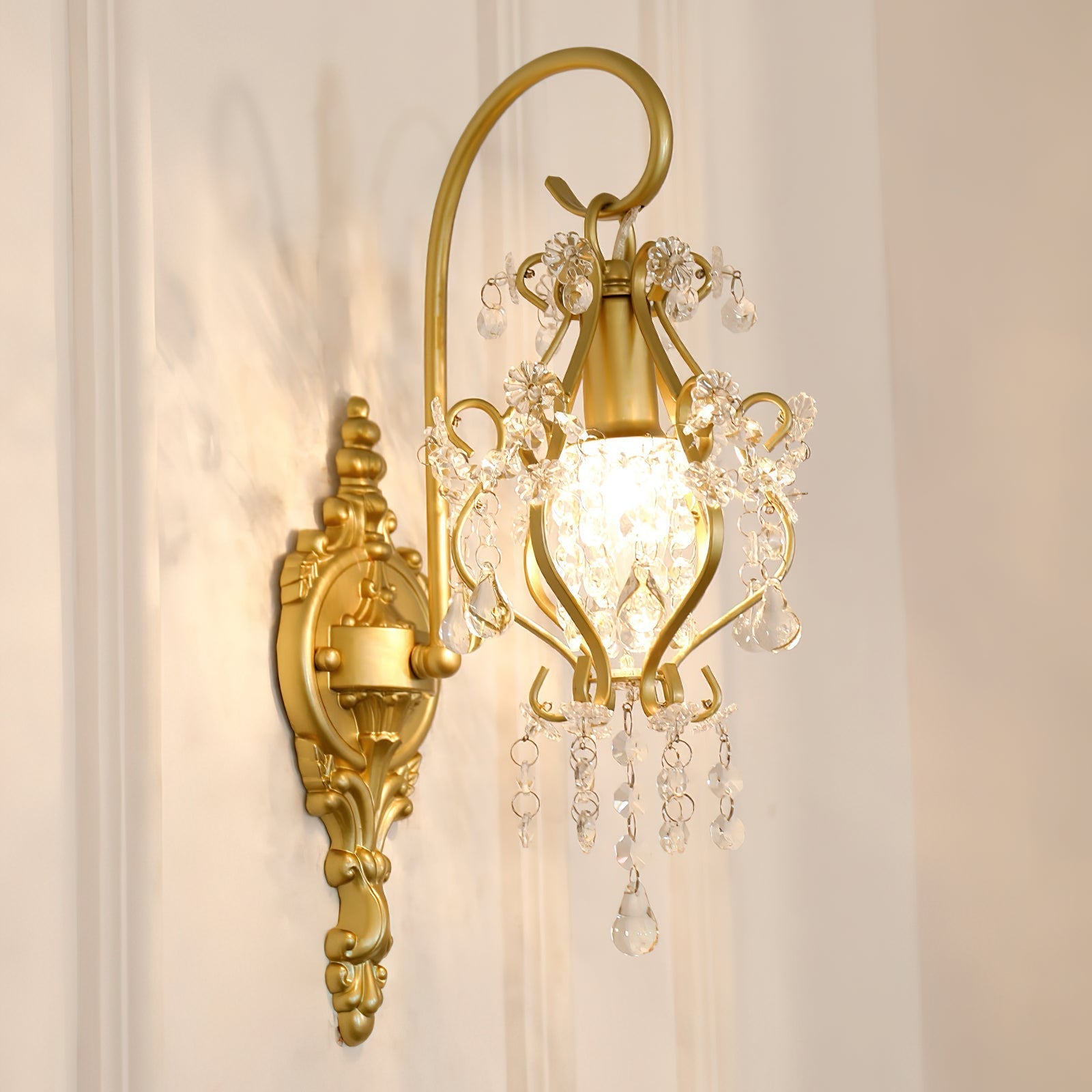 Evir Postmodern Luxury Crystal Wall Lamp-Neutral Decor