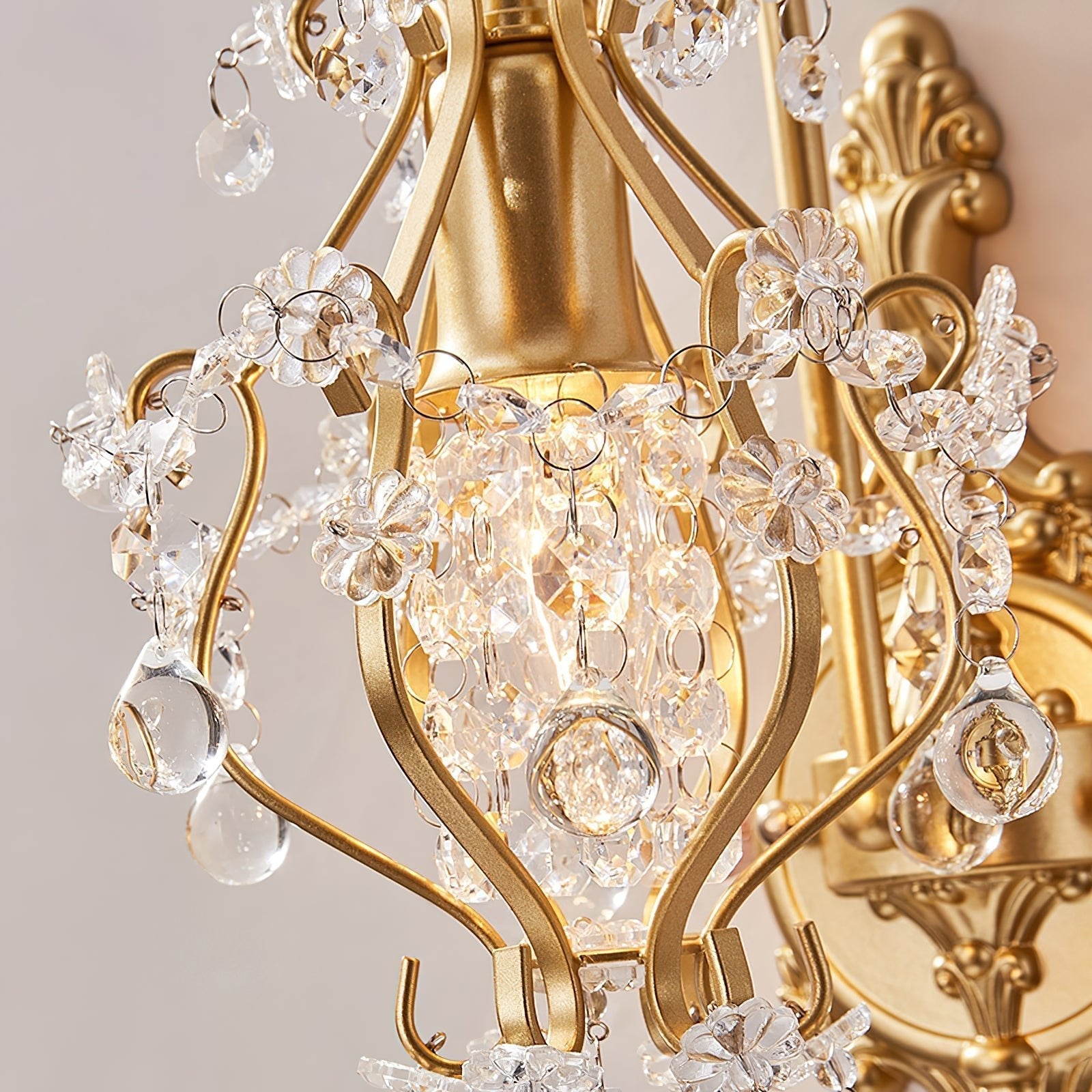 Evir Postmodern Luxury Crystal Wall Lamp-Neutral Decor