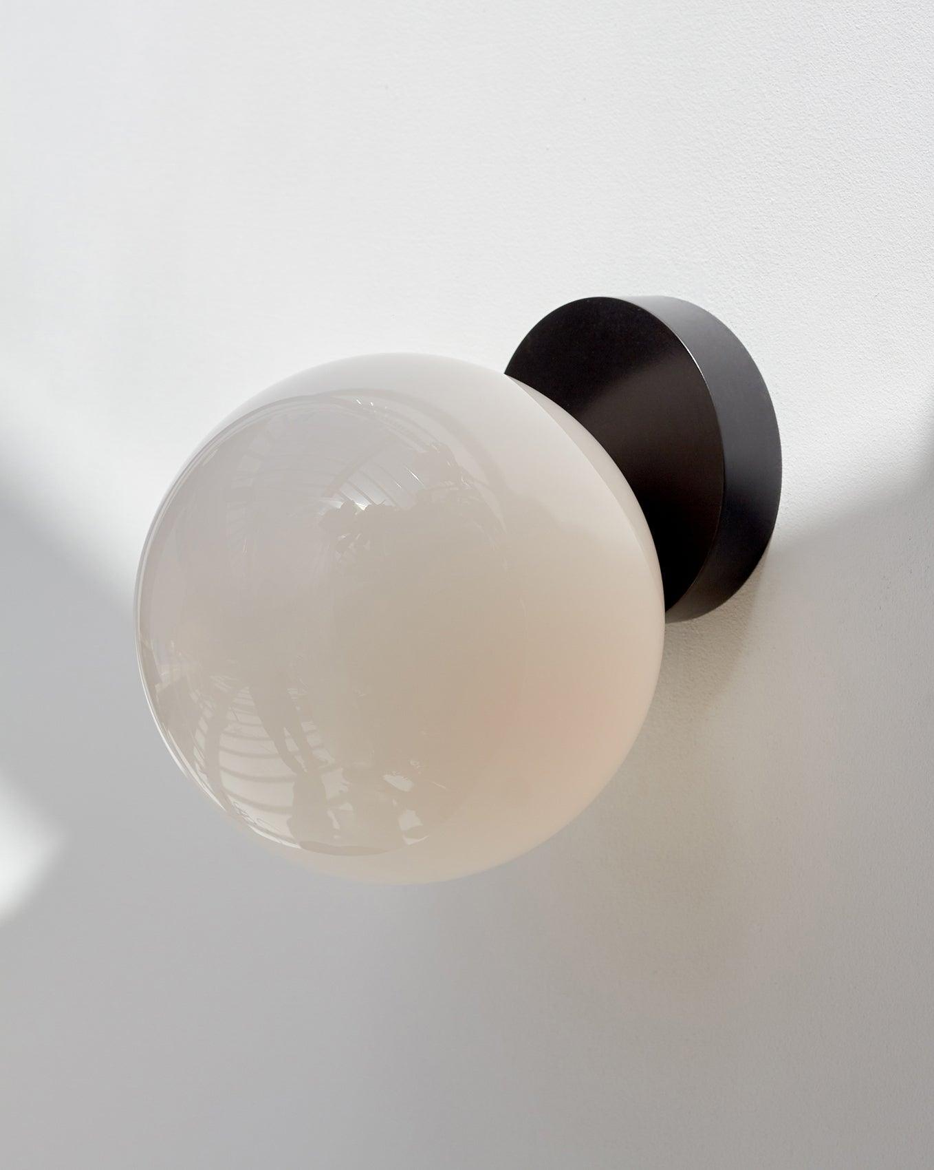 Vivinia Modern Minimalist Wall Lamp-Neutral Decor
