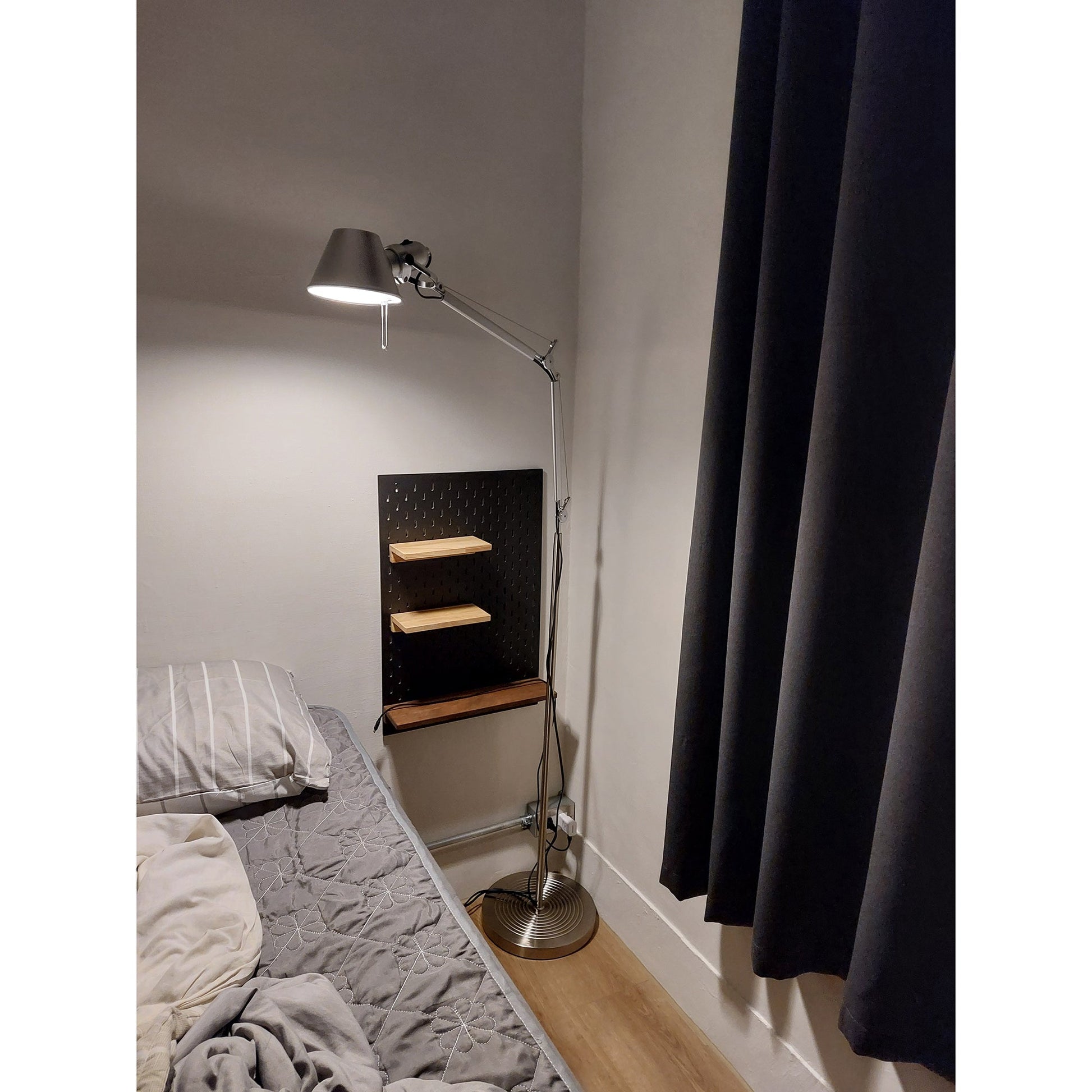 The lamp base and lower pole in silver finish.