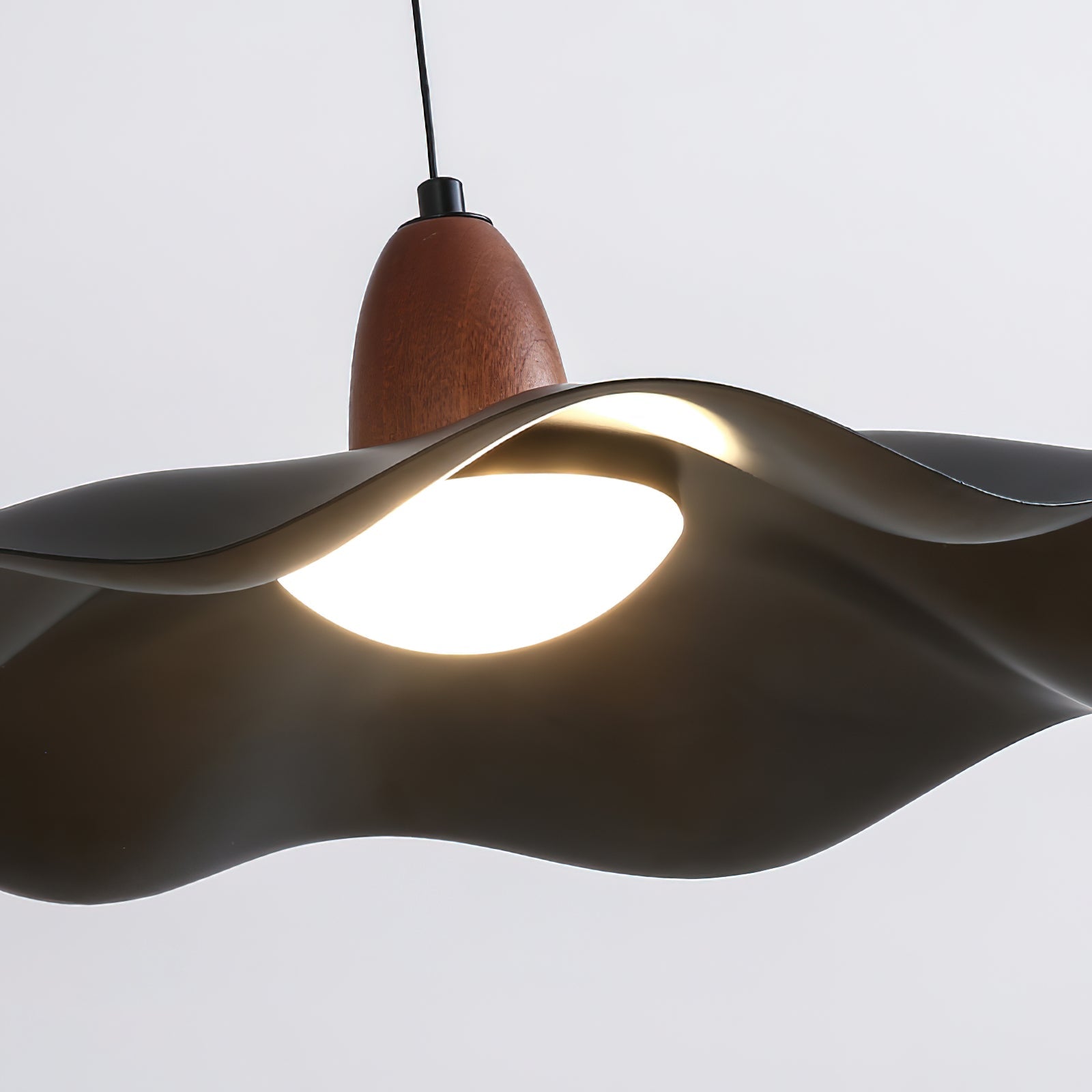 Diagram showing the dimensions of the pendant light shade and arm.