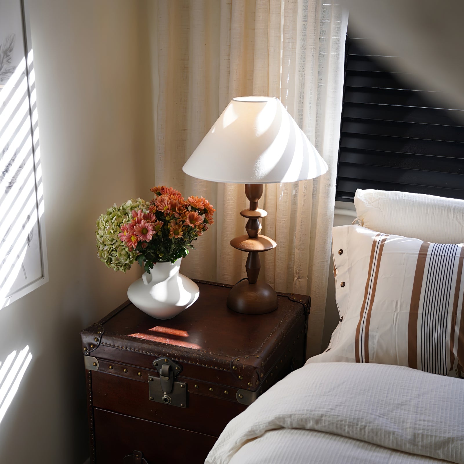 Halenir Wood Fabric Table Lamp-Neutral Decor