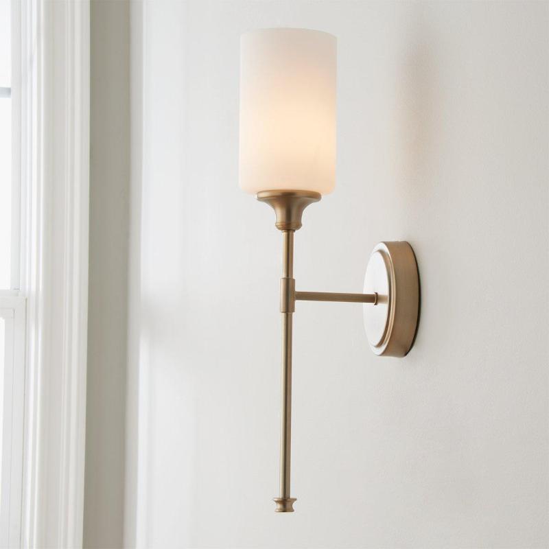 Clara Wall Lamp