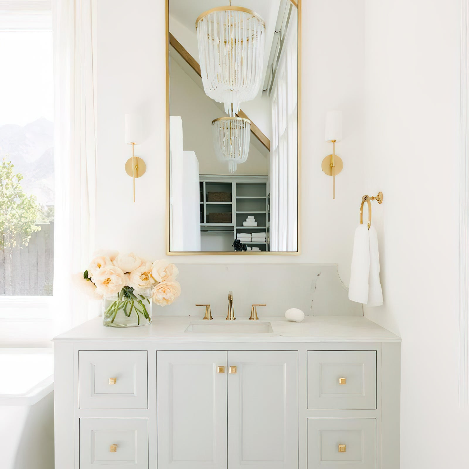 Clara Wall Lamp