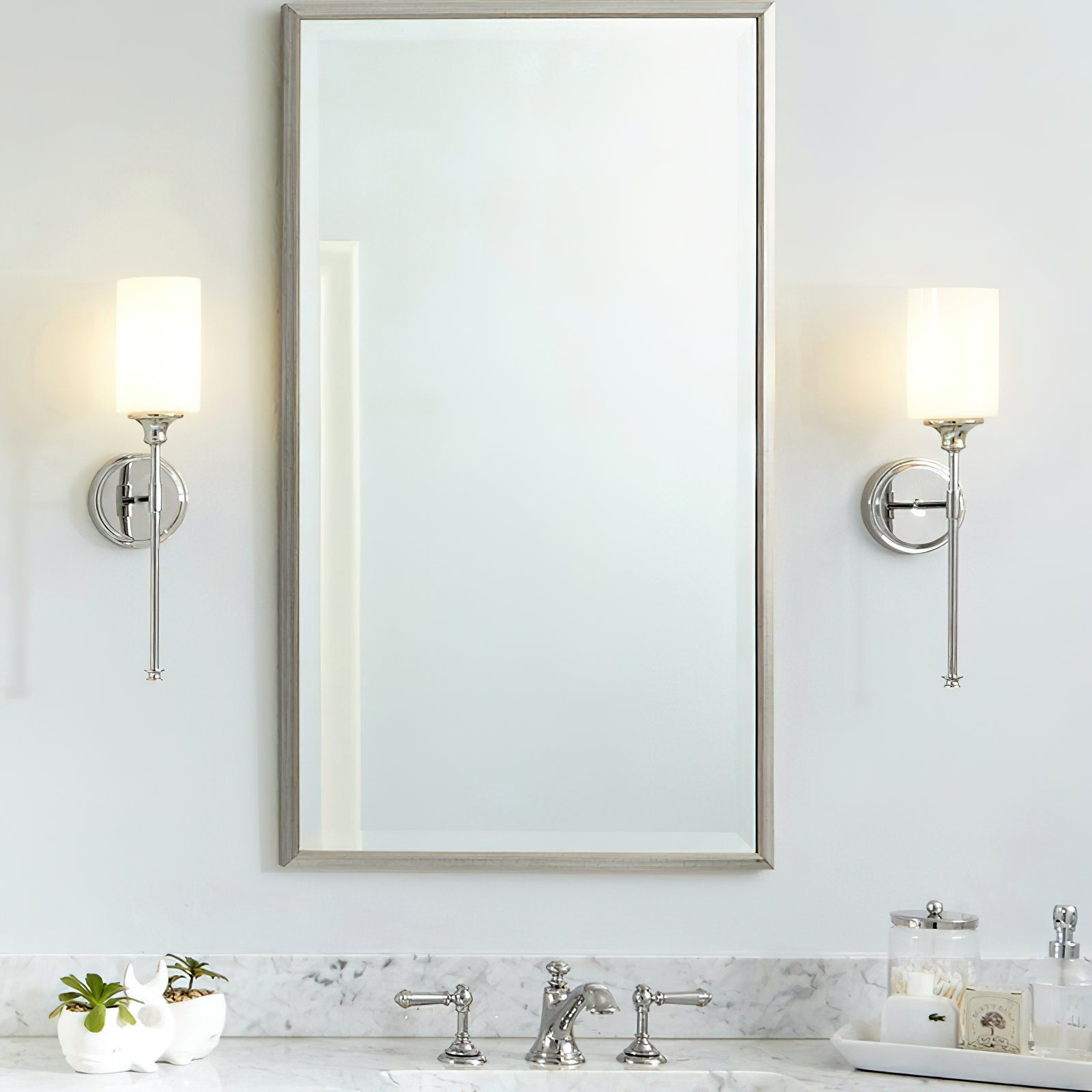 Clara Wall Lamp