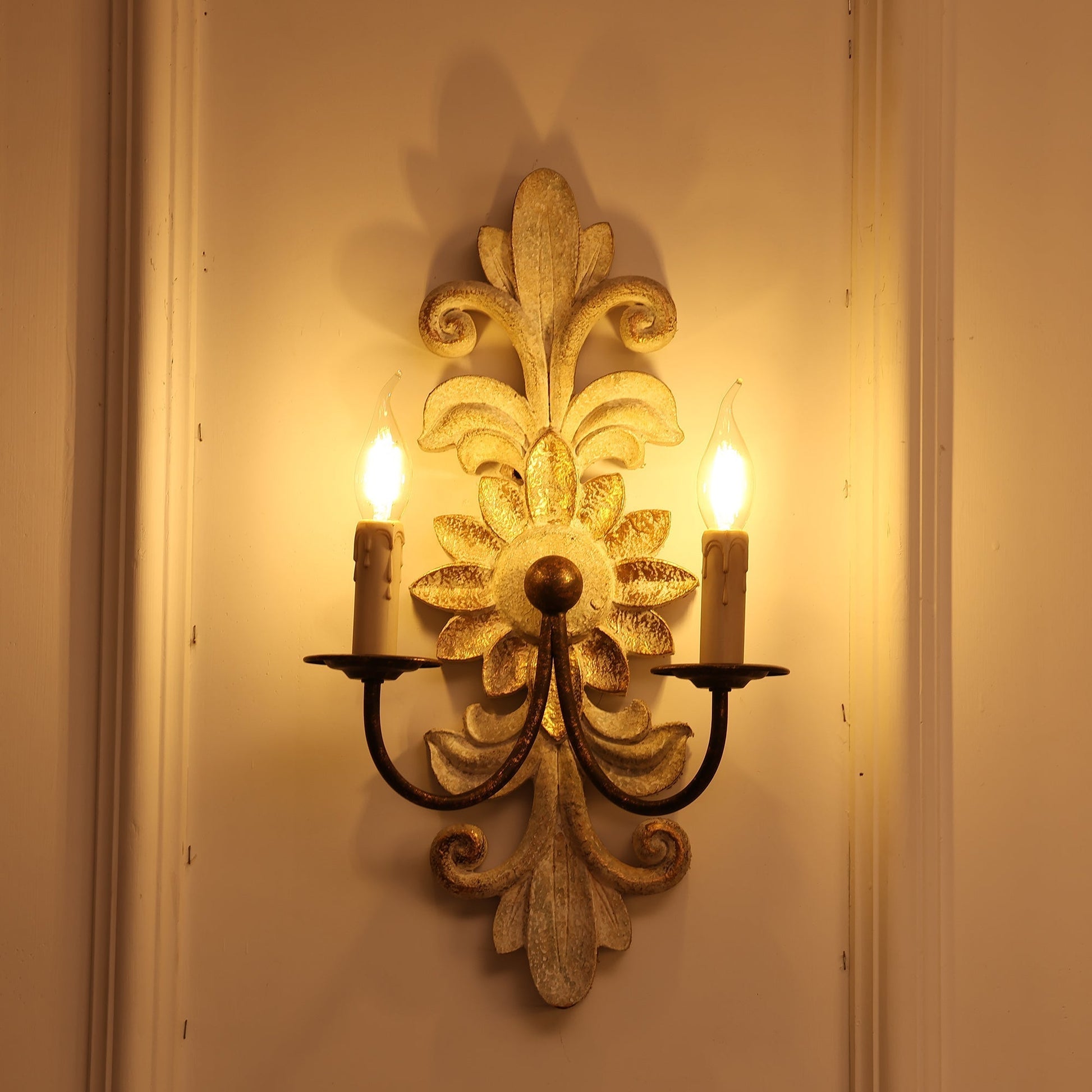 Vadora Postmodern Luxury Sconce Wall Lamp-Neutral Decor