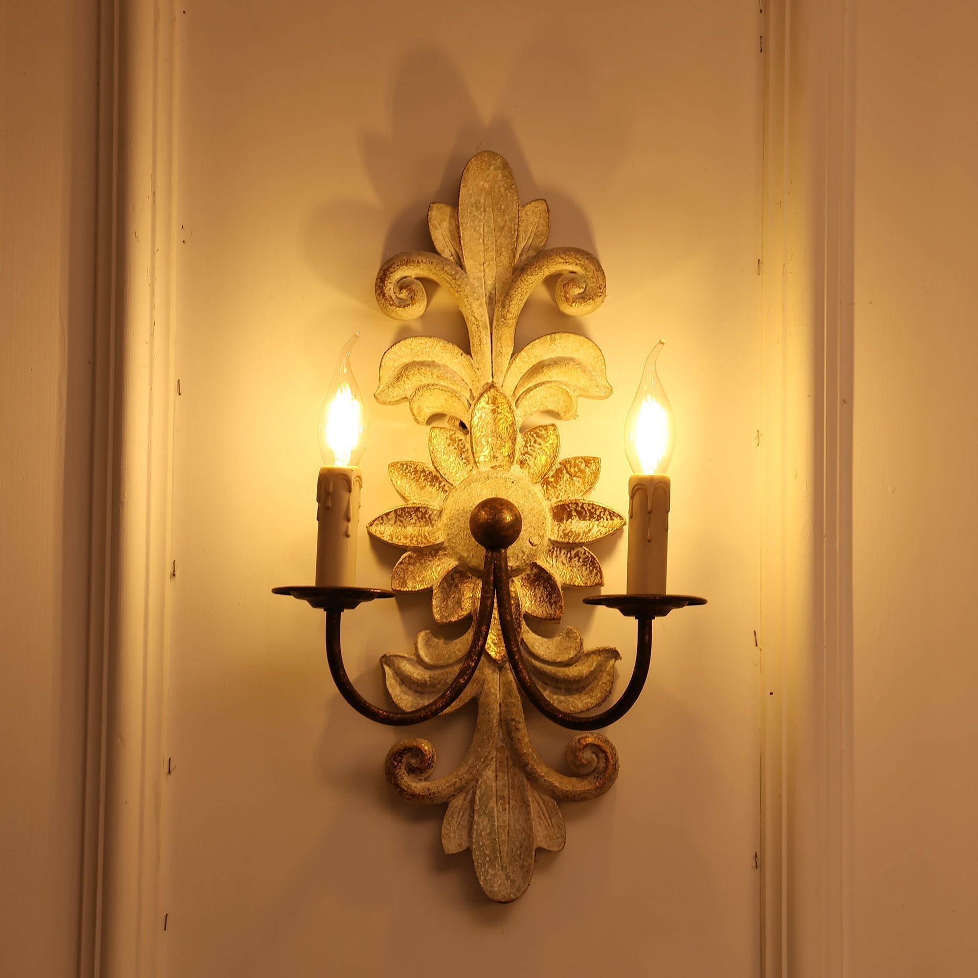 Vadora Postmodern Luxury Sconce Wall Lamp-Neutral Decor