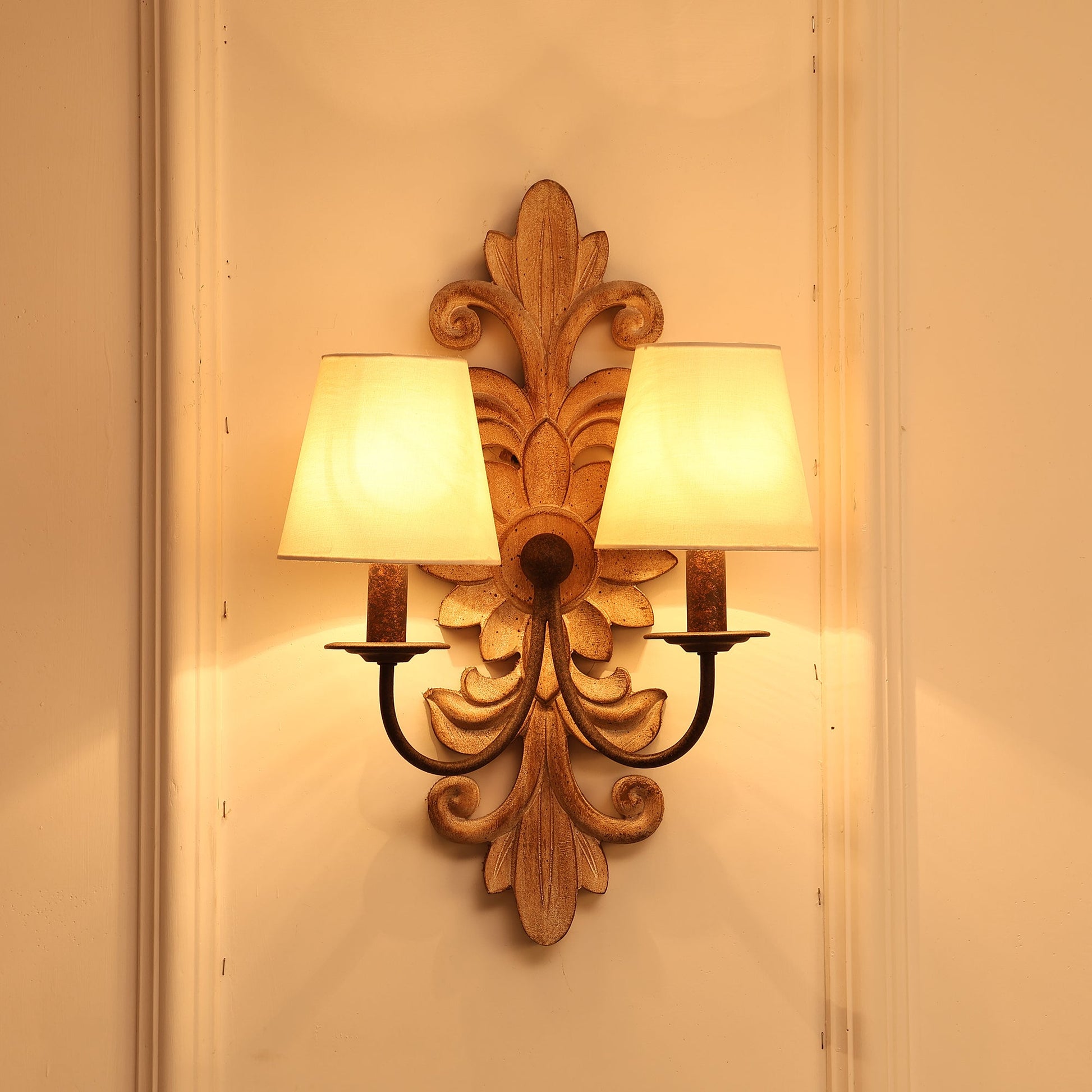 Vadora Postmodern Luxury Sconce Wall Lamp-Neutral Decor