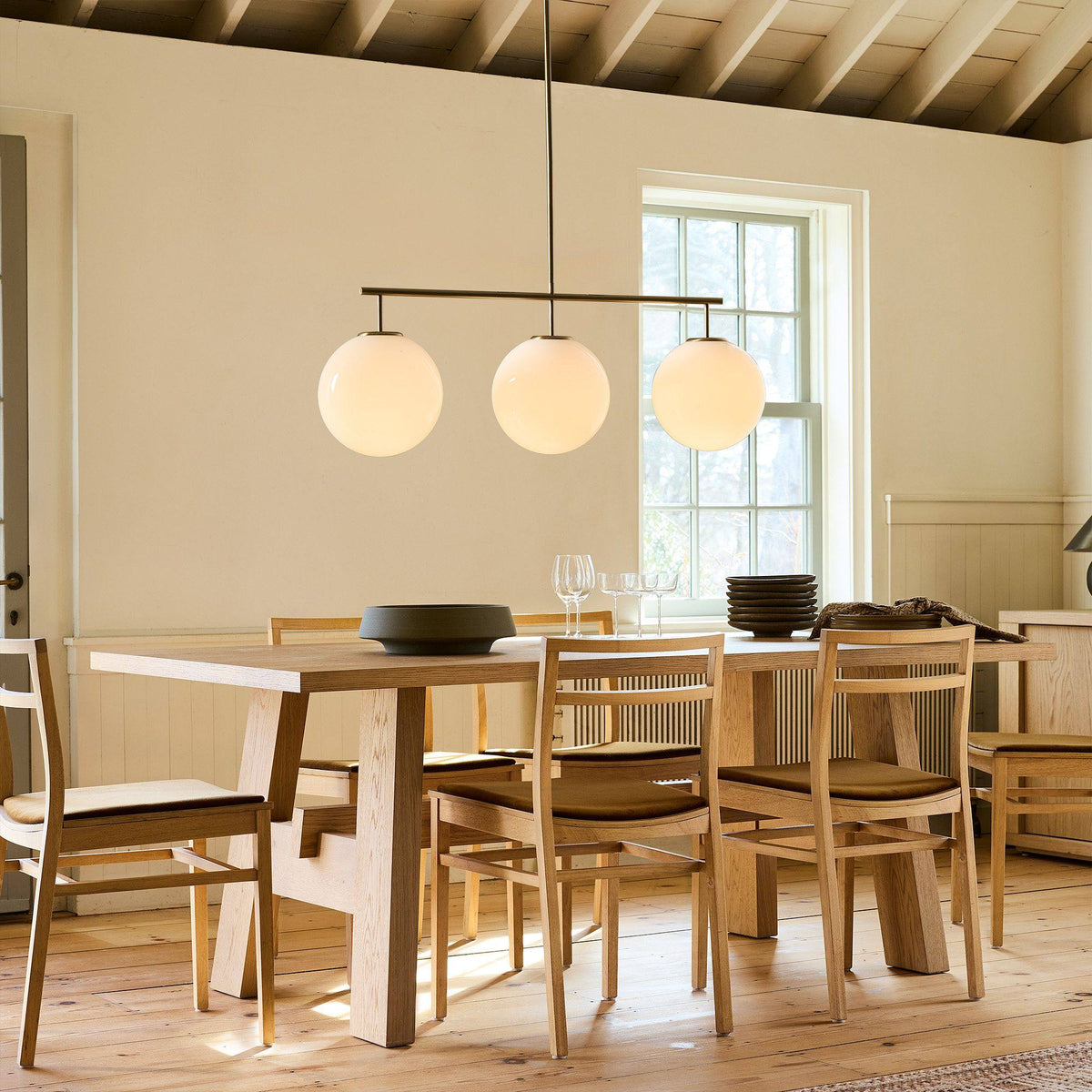 Trilo Globe Pendant Light-Neutral Decor