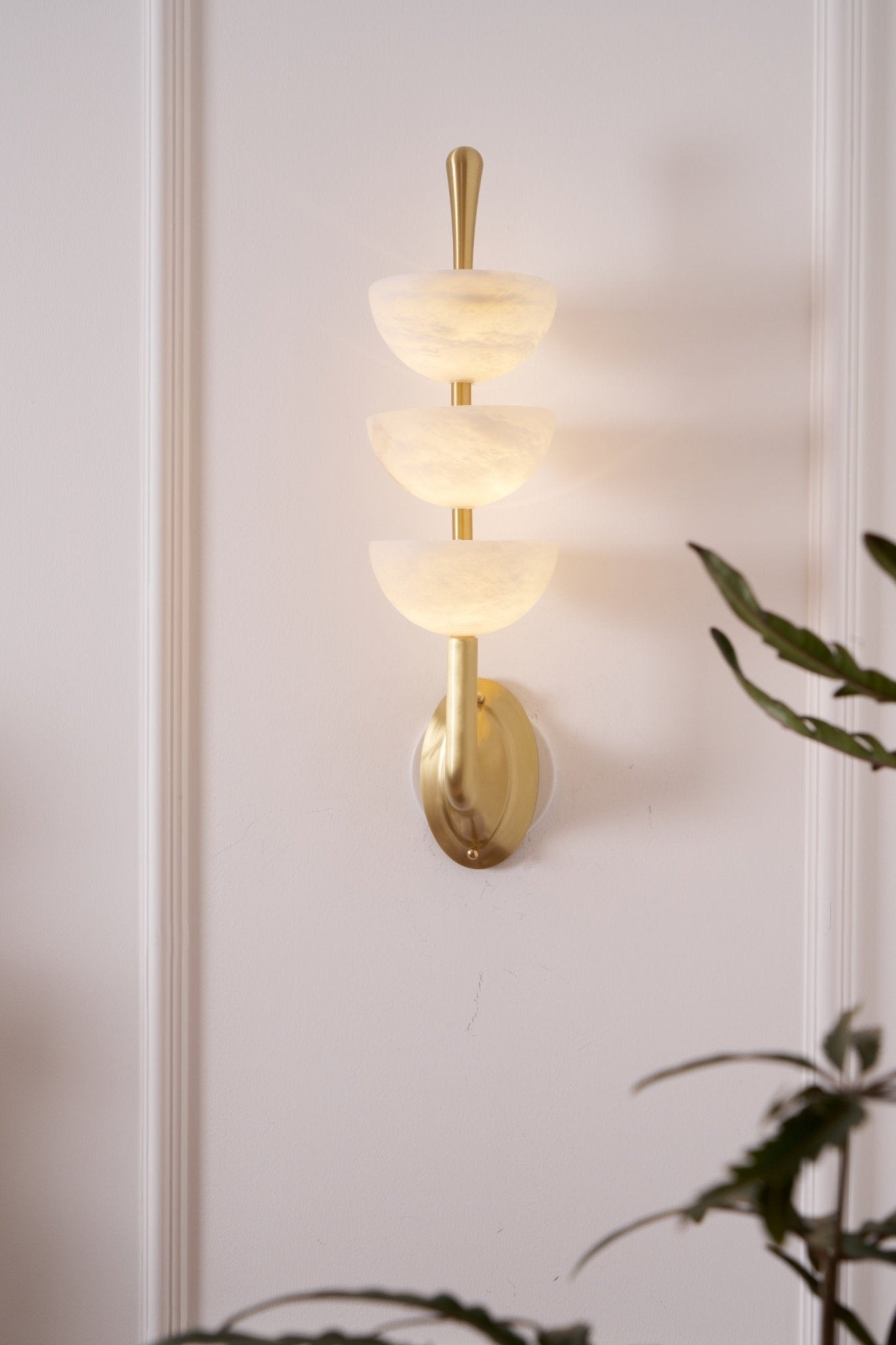 Ulmiraris Alabaster Wall Light-Neutral Decor