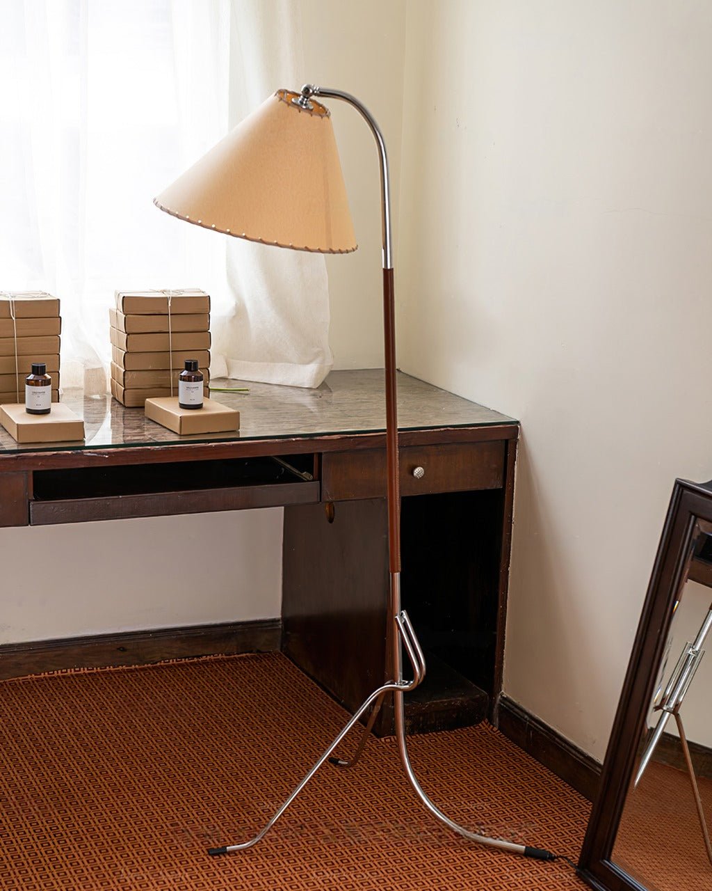 Lysandir Arc-shaped Wood Floor Lamp-Neutral Decor
