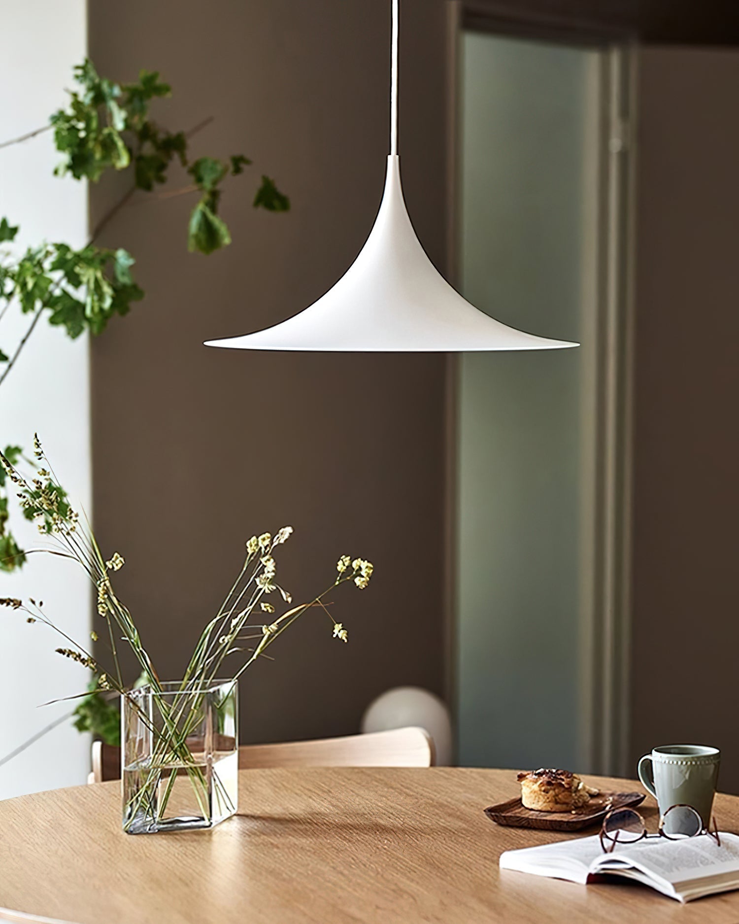 Viro Pendant Lamp Slim Neck and Wide Flare Contemporary Dining-Neutral Decor