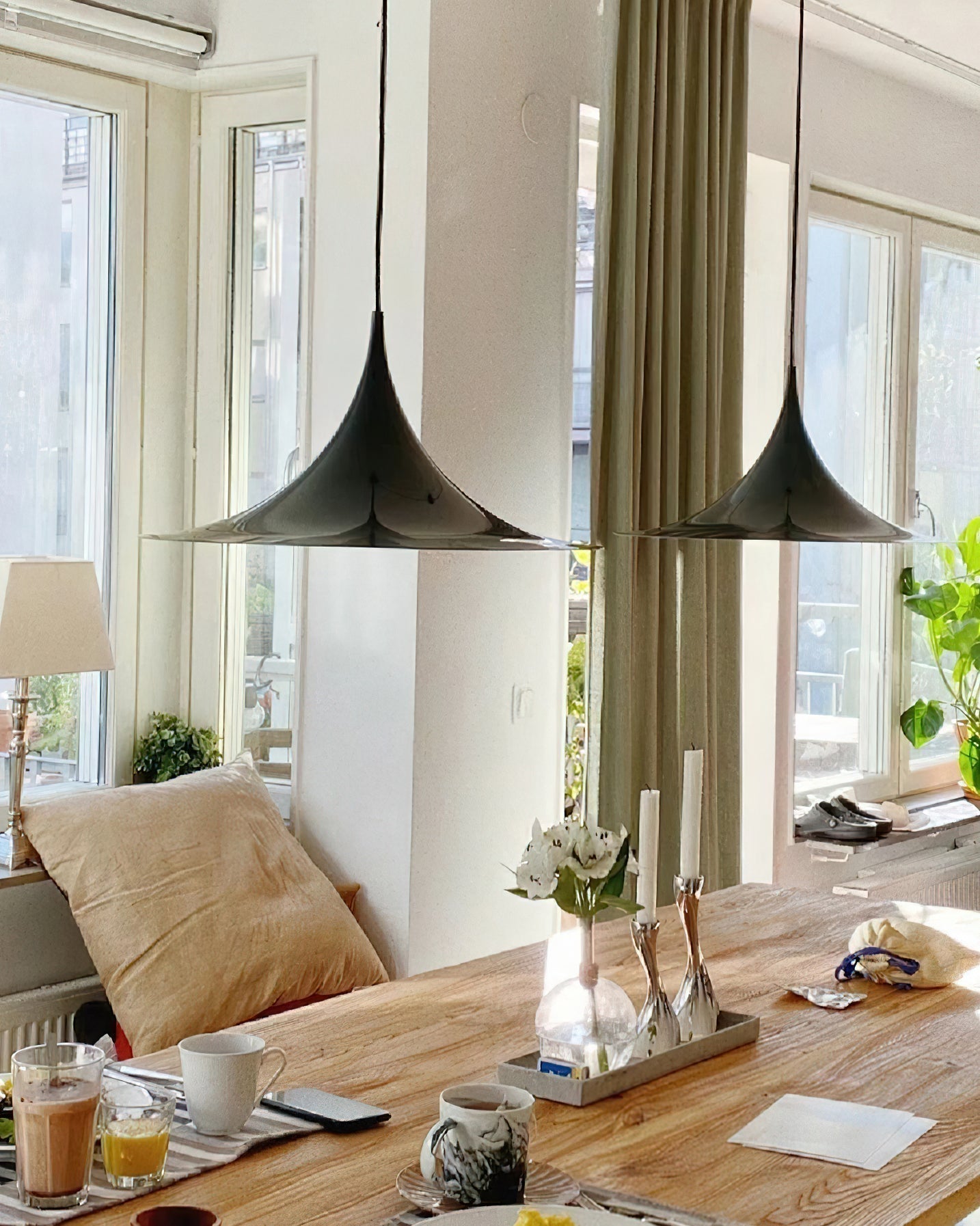 Viro Pendant Lamp Slim Neck and Wide Flare Contemporary Dining-Neutral Decor