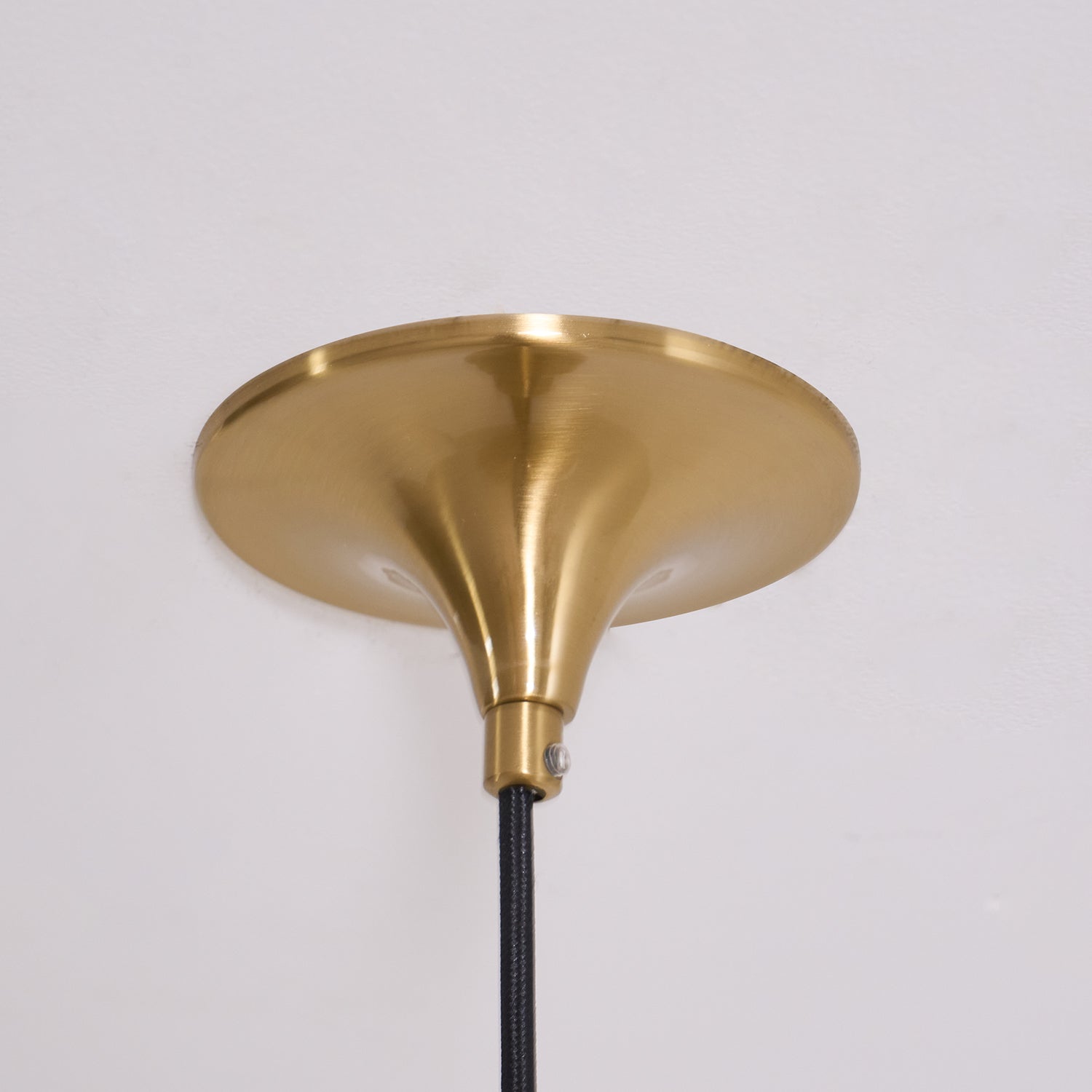 Viro Pendant Lamp Slim Neck and Wide Flare Contemporary Dining-Neutral Decor