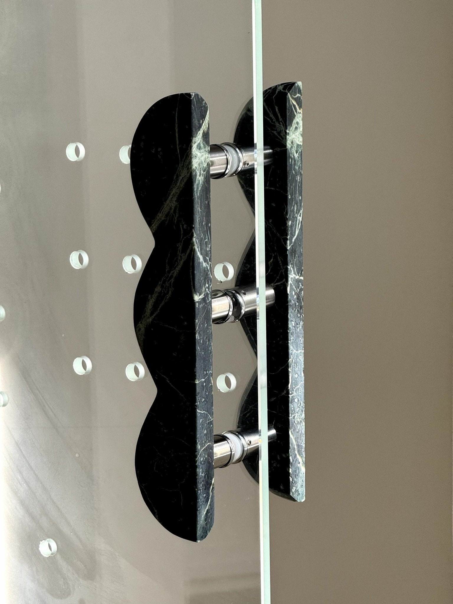 Twin-Curve Pull Handle-Neutral Decor