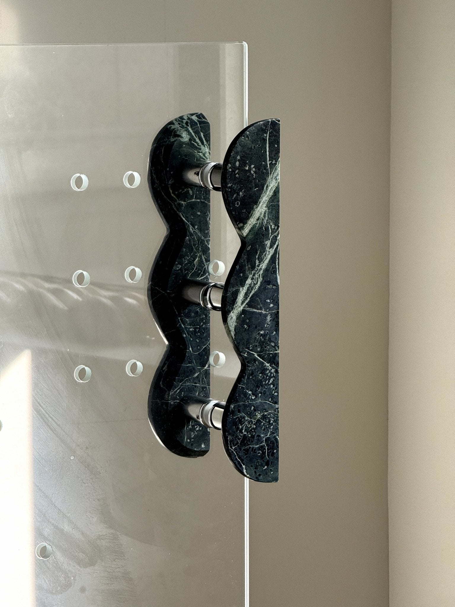 Twin-Curve Pull Handle-Neutral Decor