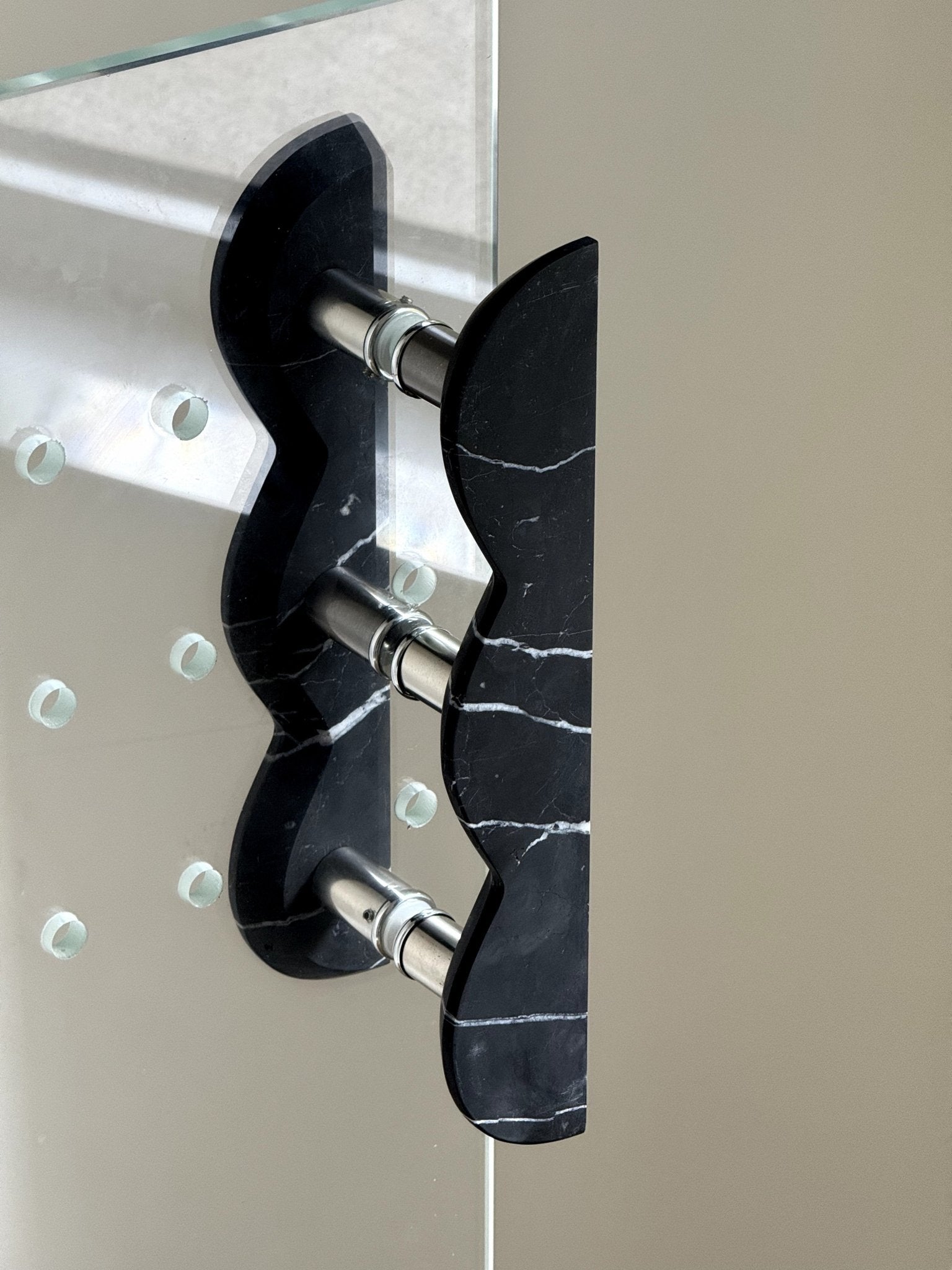 Twin-Curve Pull Handle-Neutral Decor