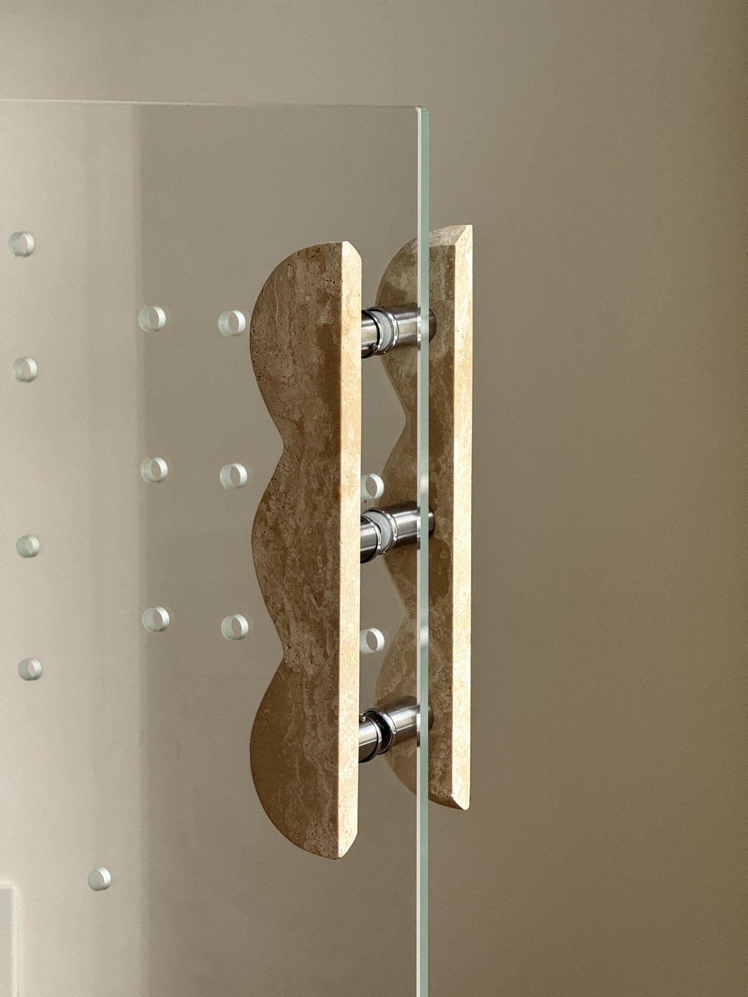 Twin-Curve Pull Handle-Neutral Decor