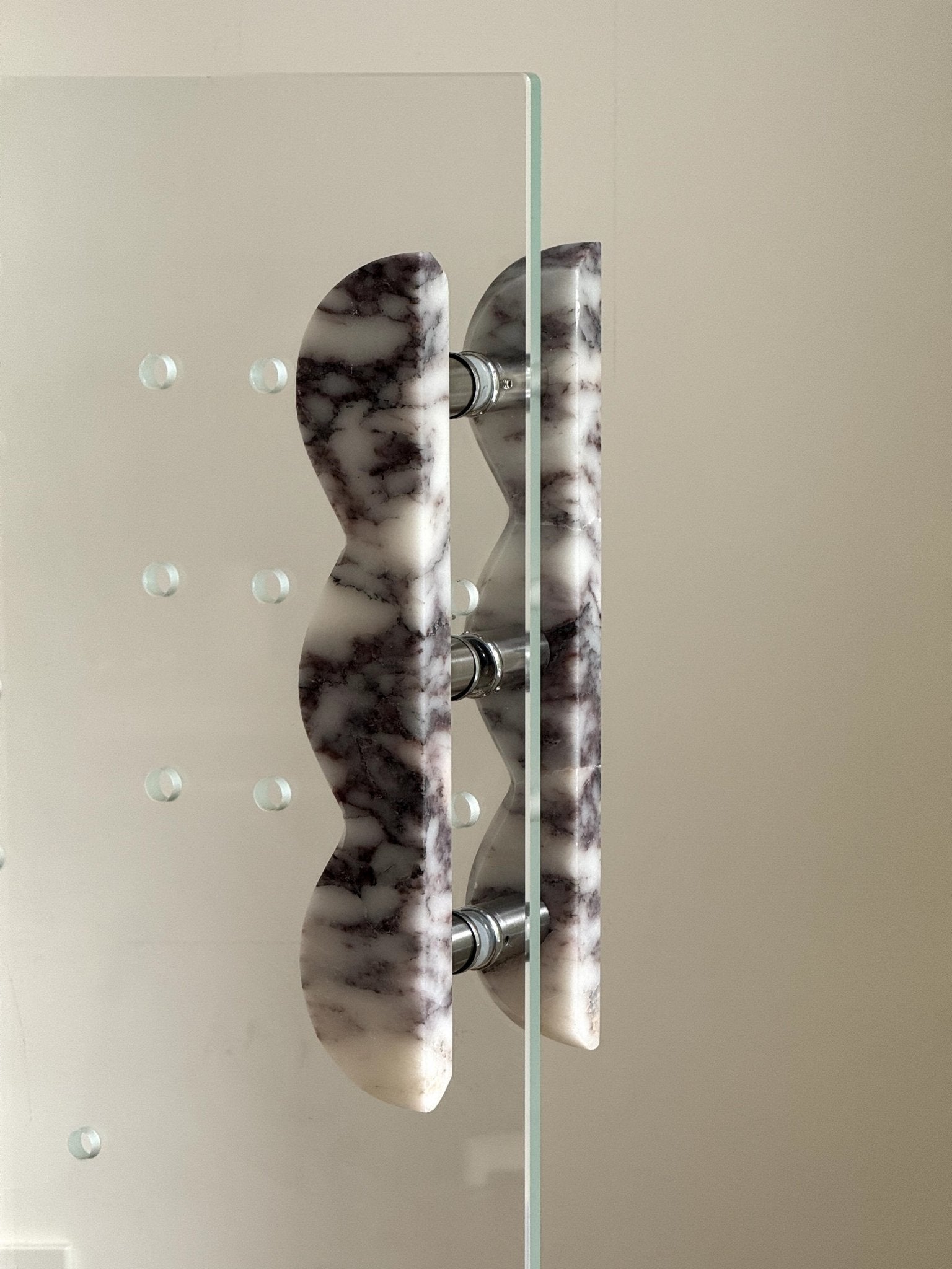 Twin-Curve Pull Handle-Neutral Decor