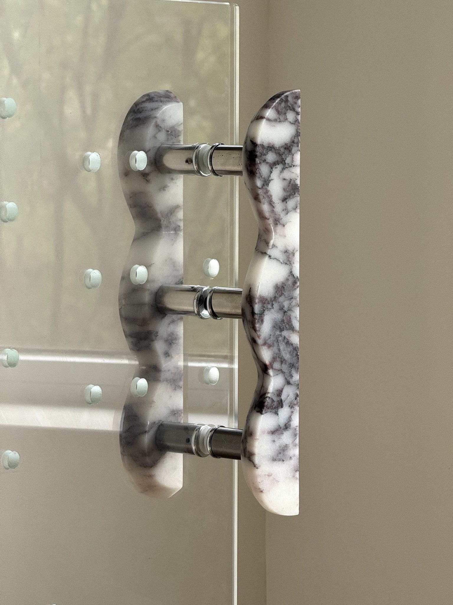 Twin-Curve Pull Handle-Neutral Decor