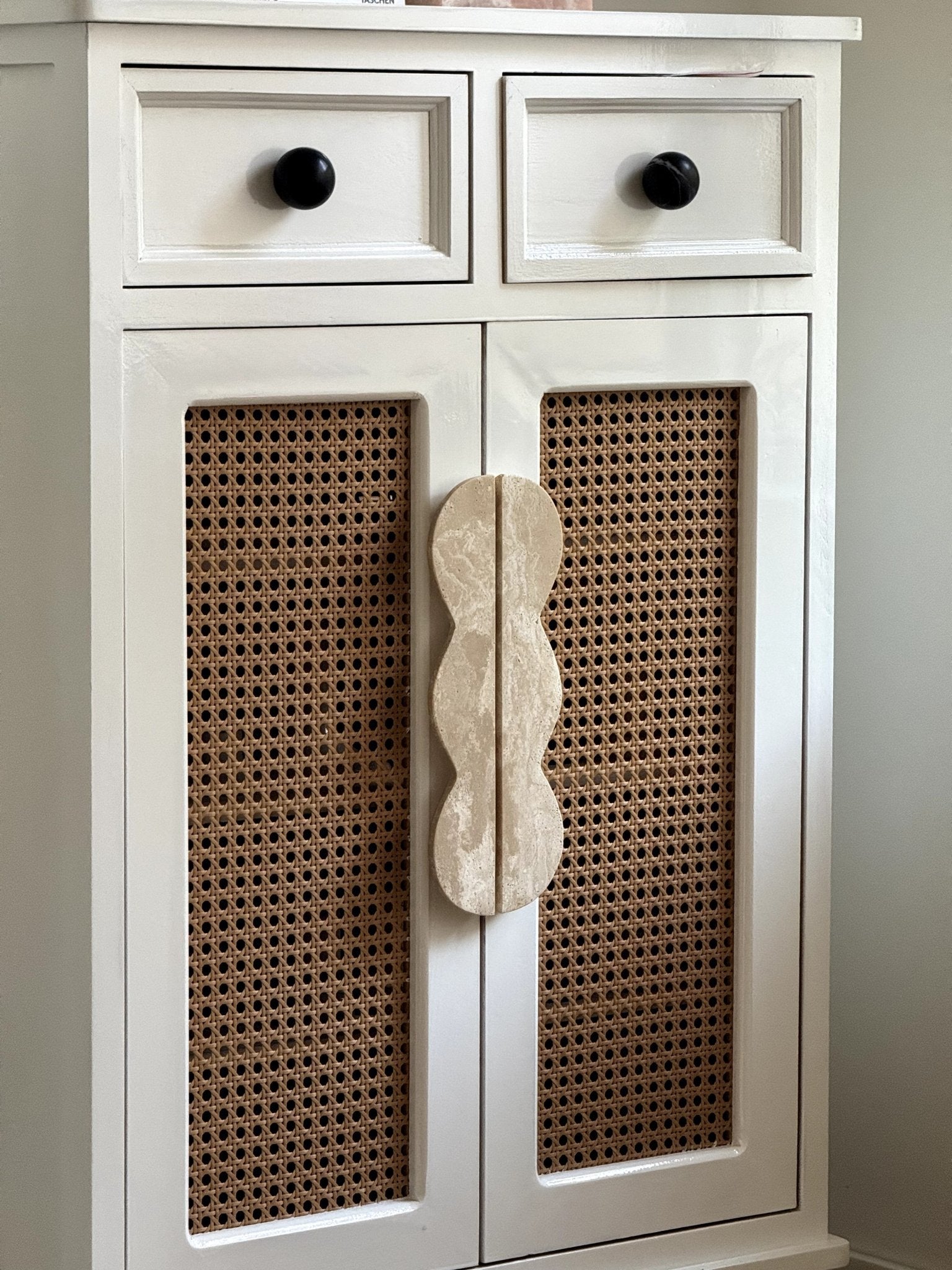 Twin-Curve Pull Handle-Neutral Decor