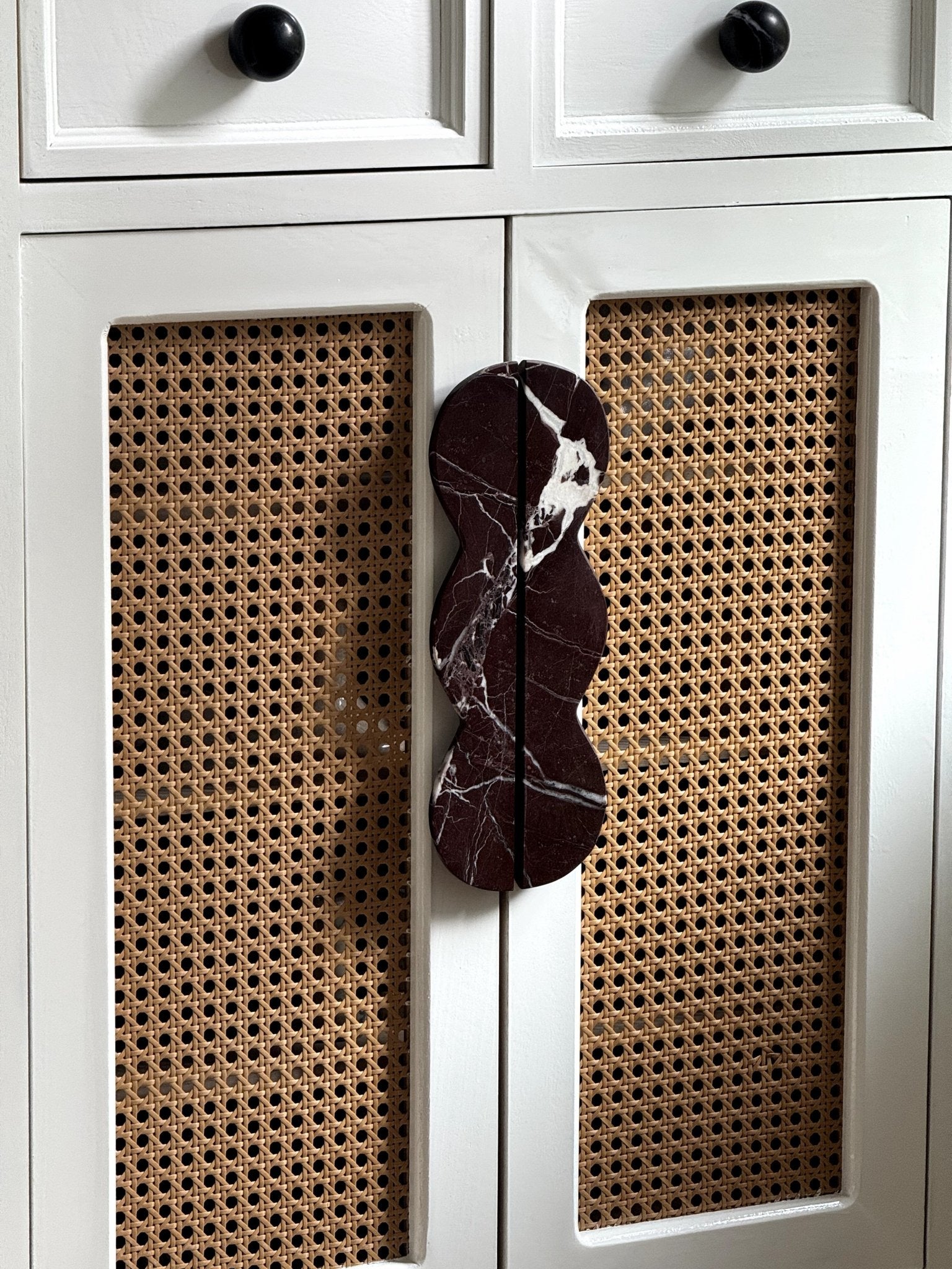 Twin-Curve Pull Handle-Neutral Decor
