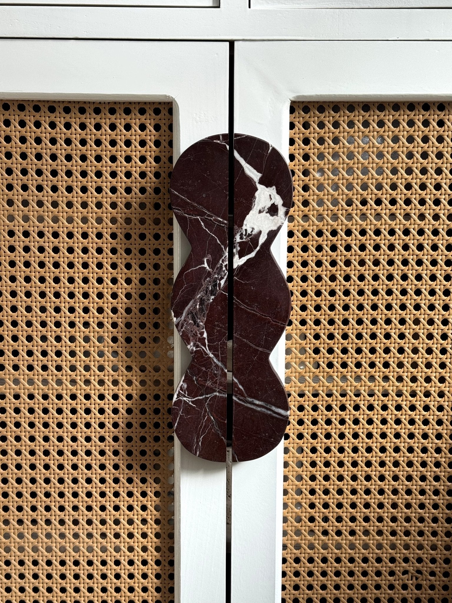 Twin-Curve Pull Handle-Neutral Decor