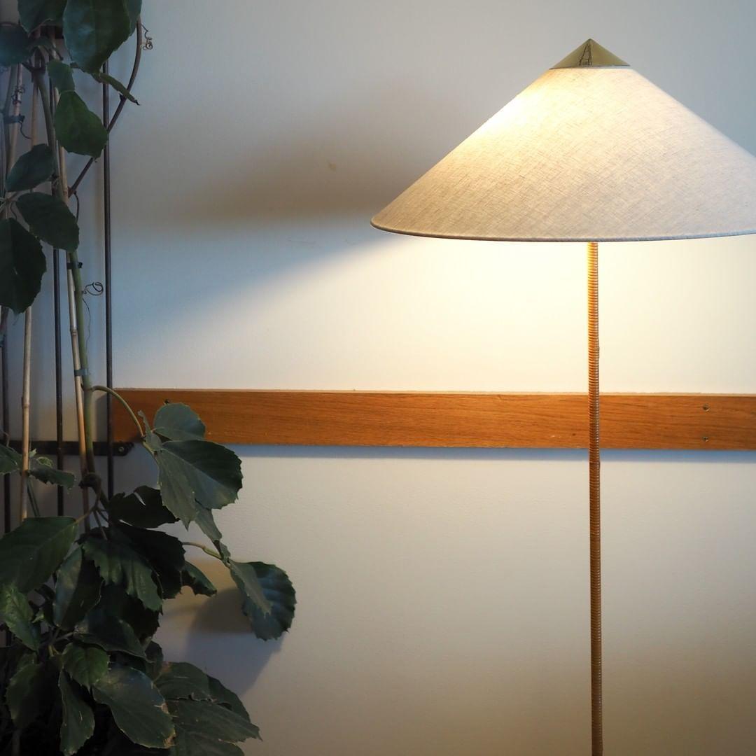 Docor Minimalist Floor Lamp-Neutral Decor