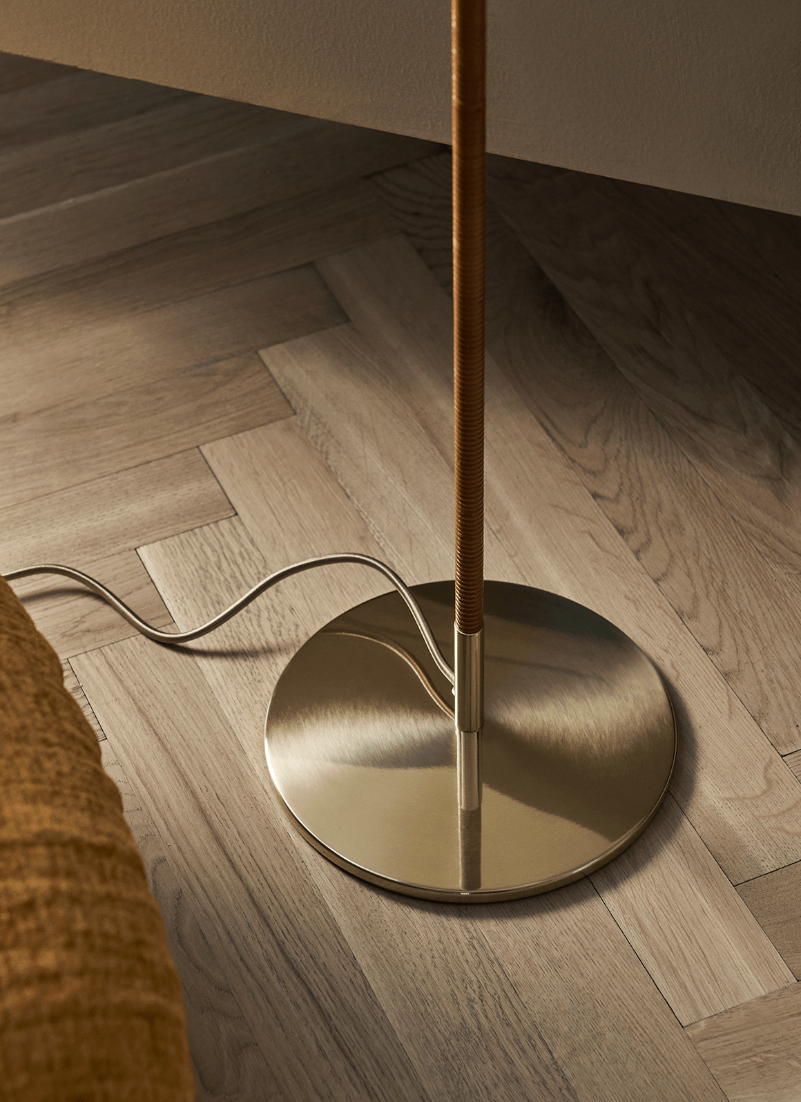 Docor Minimalist Floor Lamp-Neutral Decor