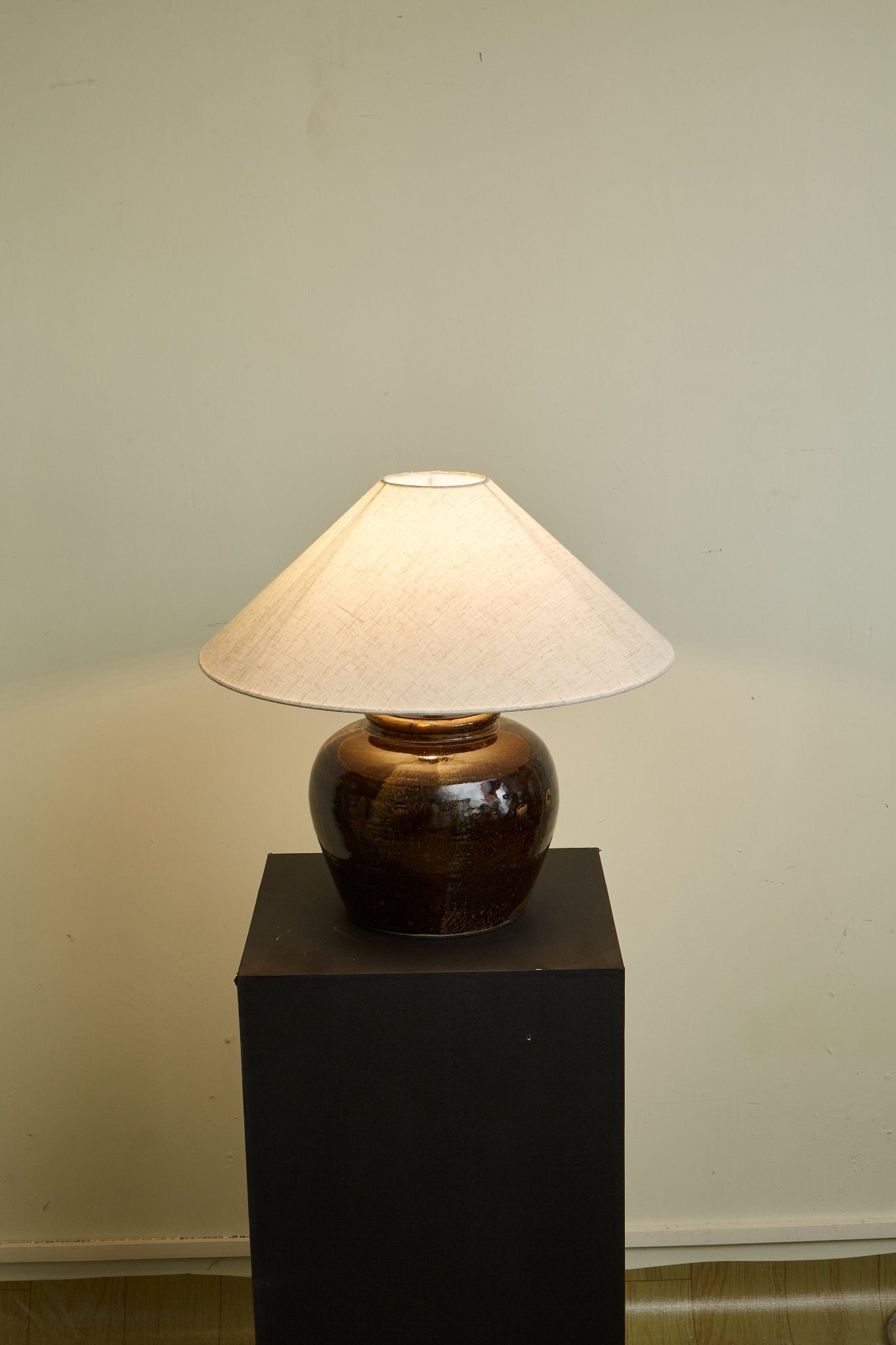 Ravien Umber Jar Table Lamp-Neutral Decor