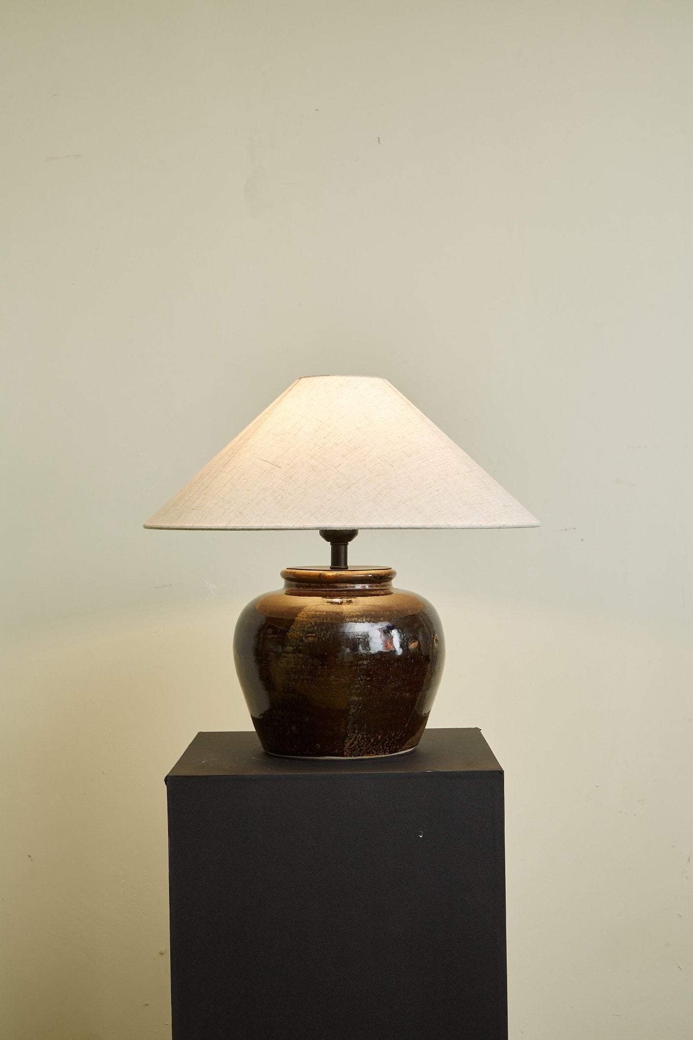Ravien Umber Jar Table Lamp-Neutral Decor
