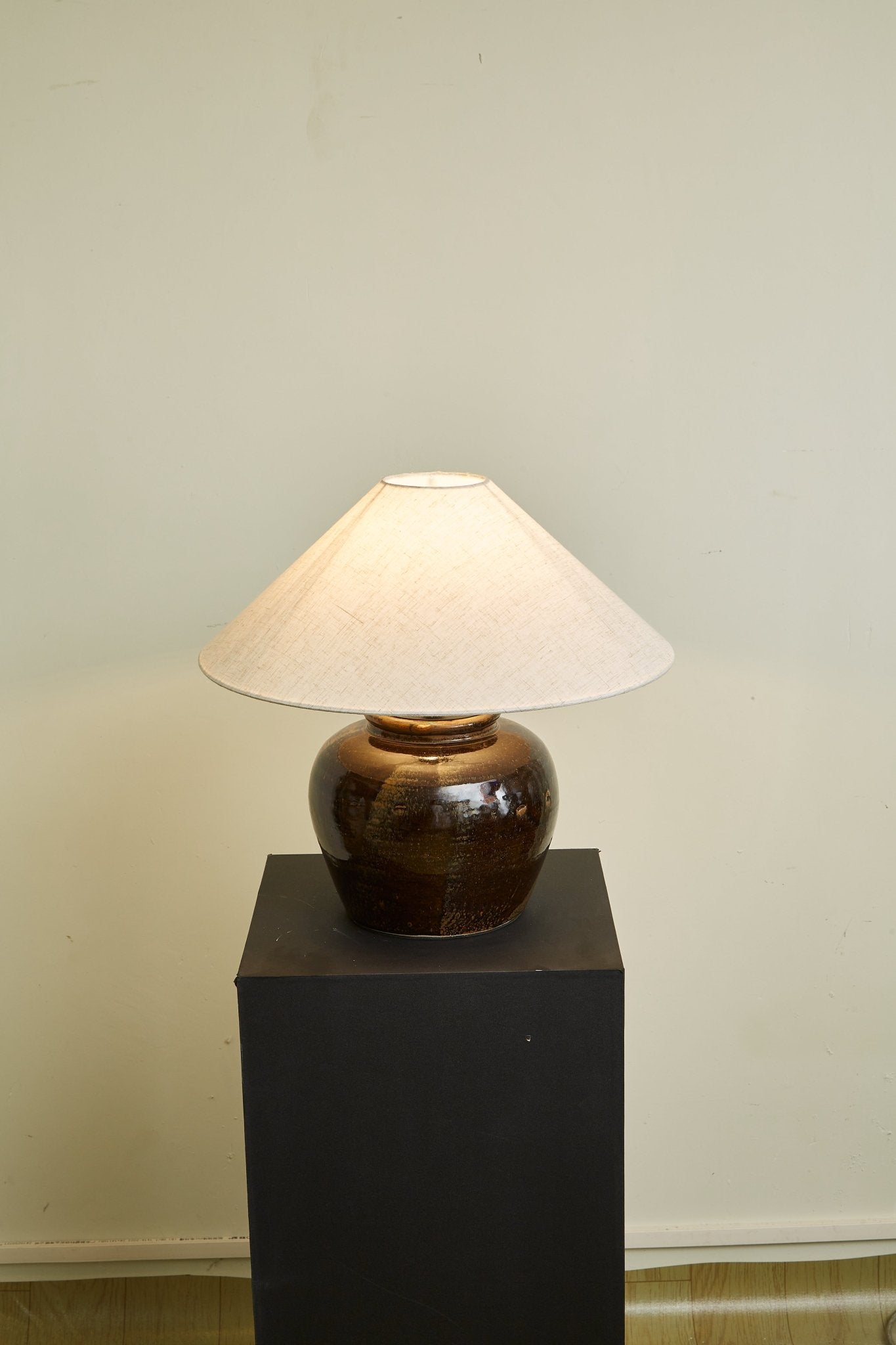 Ravien Umber Jar Table Lamp-Neutral Decor