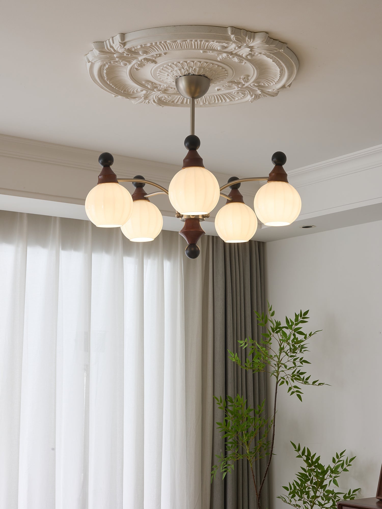 Zosilara Traditional Elegance Wood Chandelier-Neutral Decor