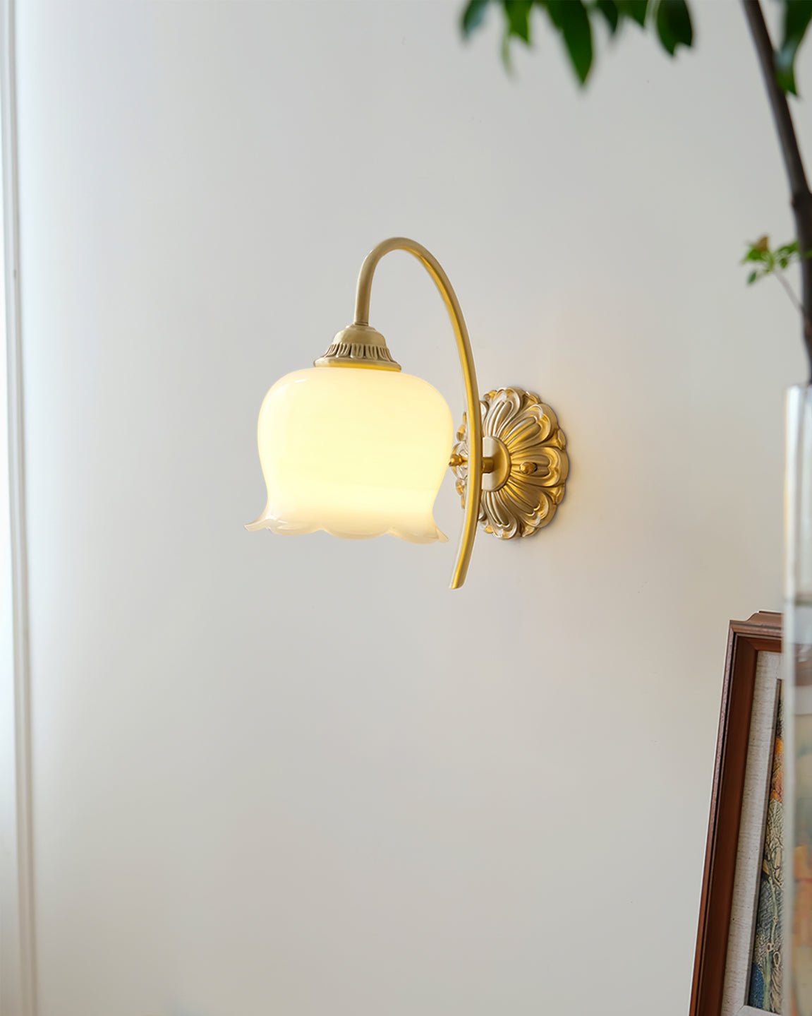 Dazell Art Flower Brass Resin Wall Lamp-Neutral Decor