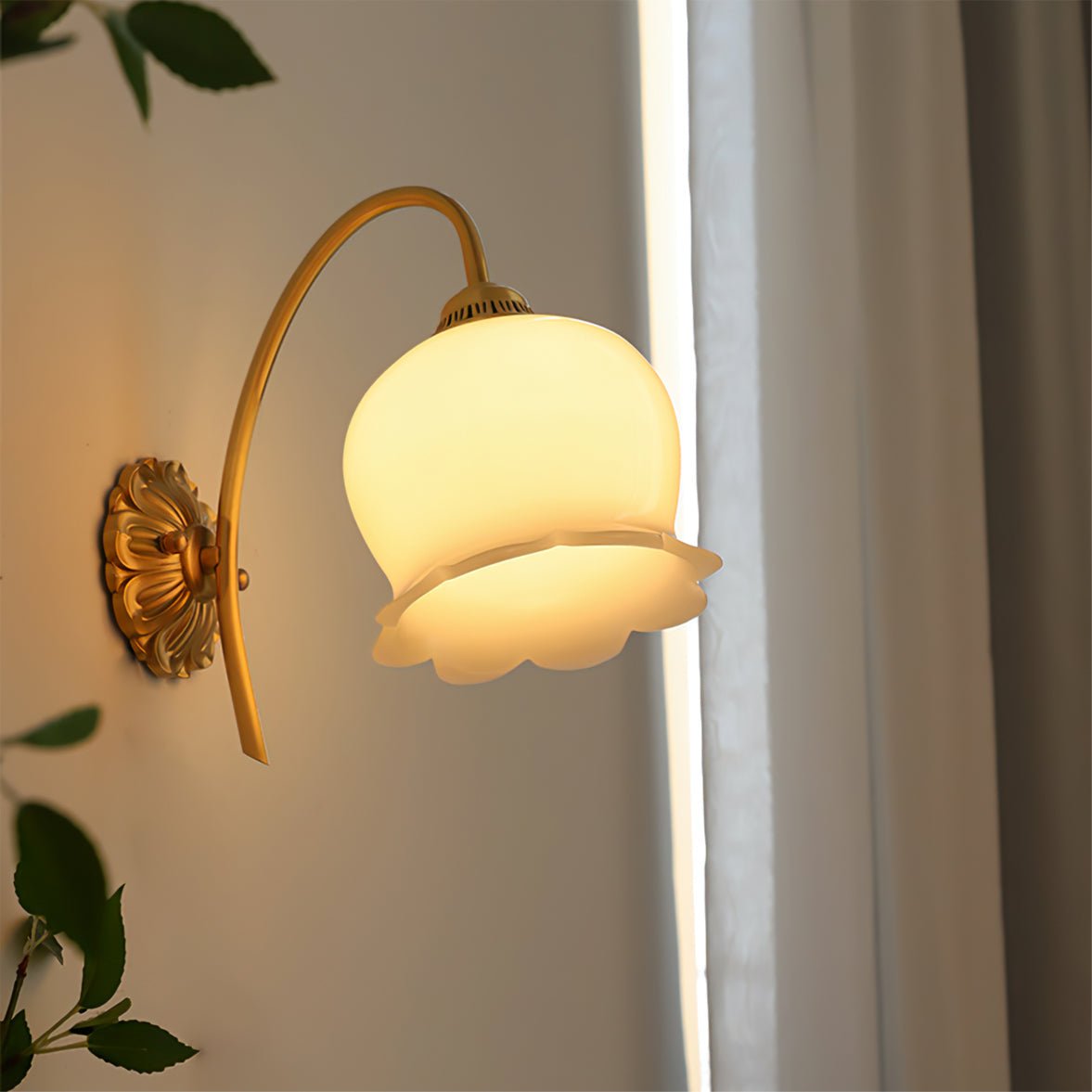 Dazell Art Flower Brass Resin Wall Lamp-Neutral Decor