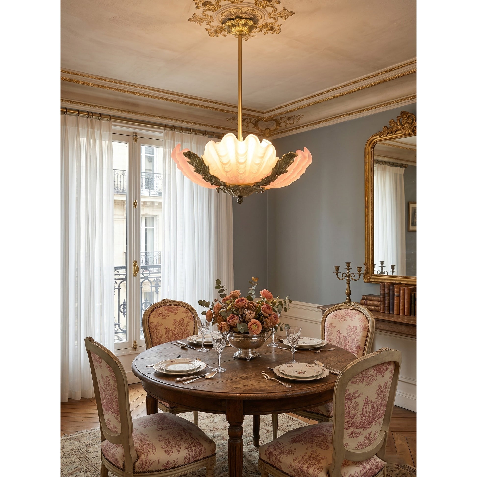 Opaque glass finish option of the Velmira lamp.
