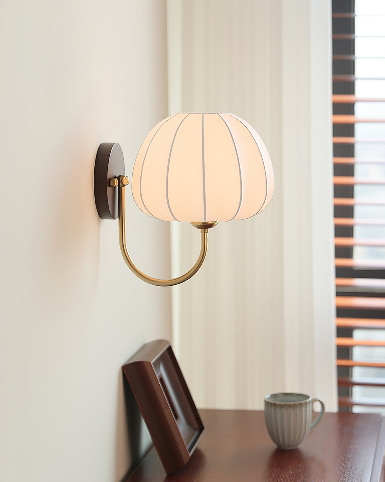 Pearl Wall Lamp