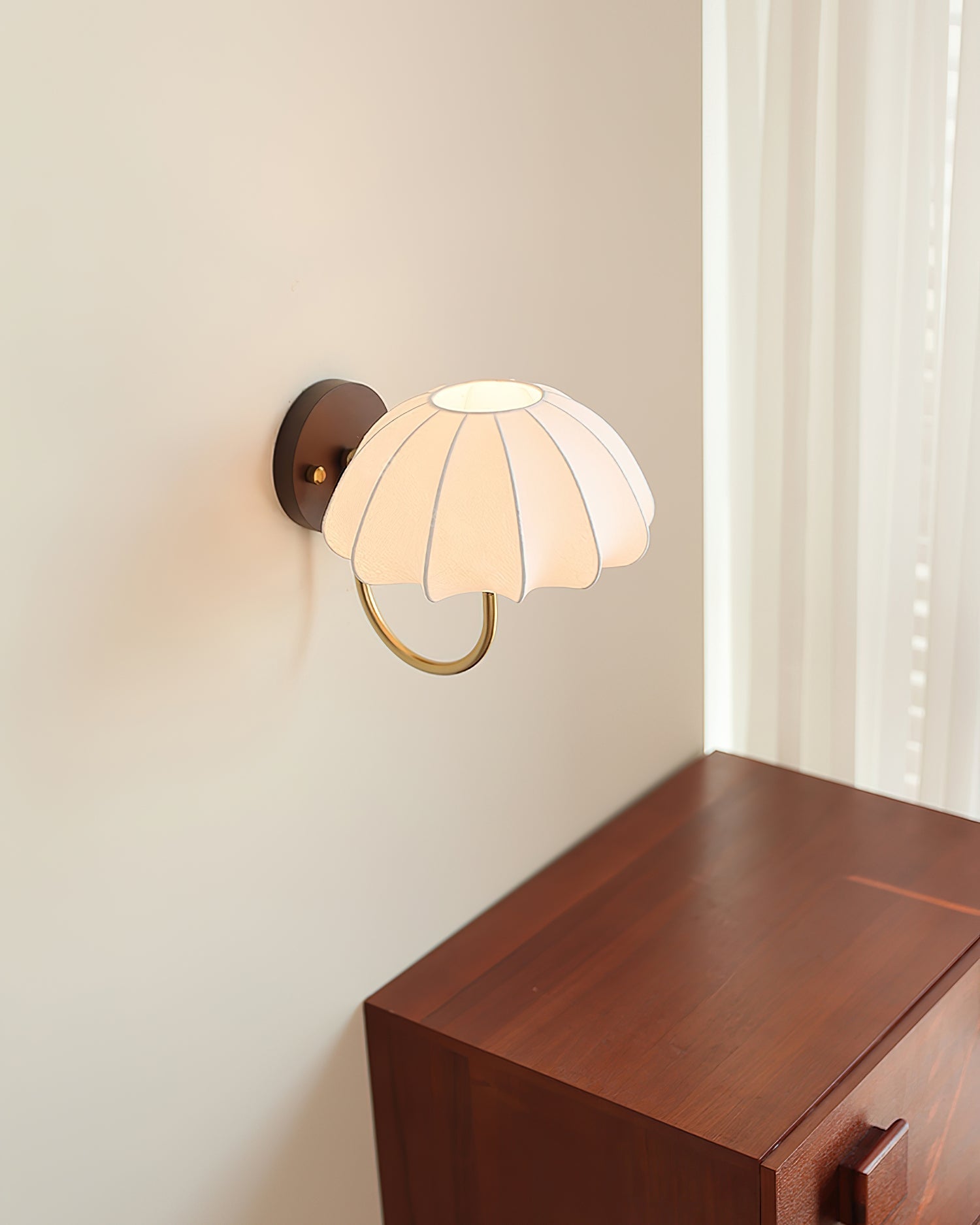 Pearl Wall Lamp