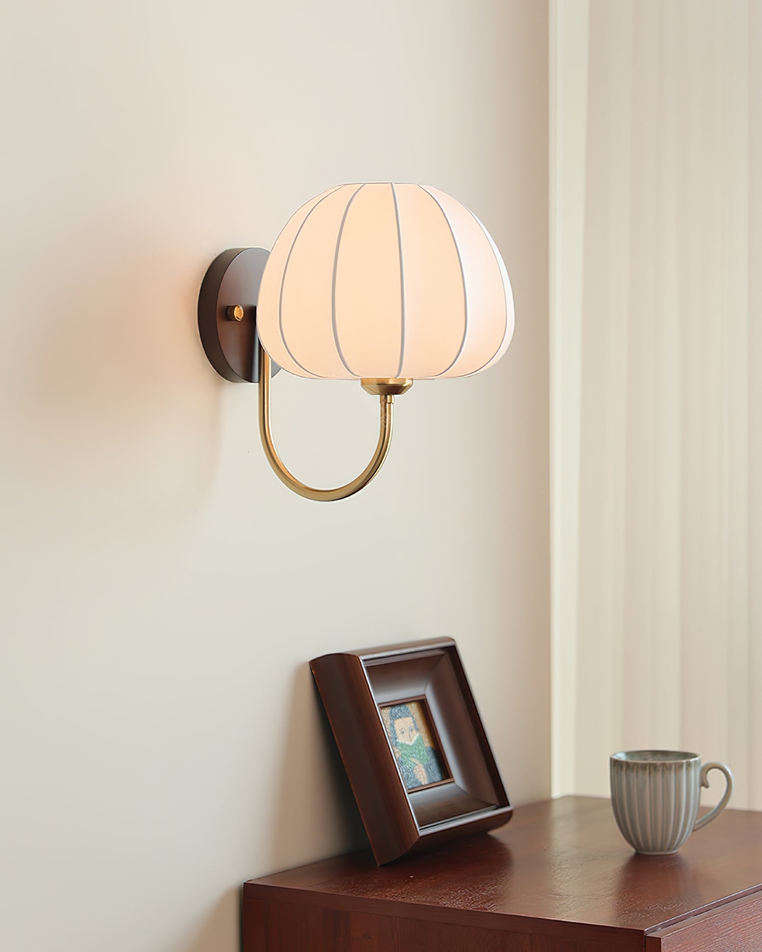 Pearl Wall Lamp