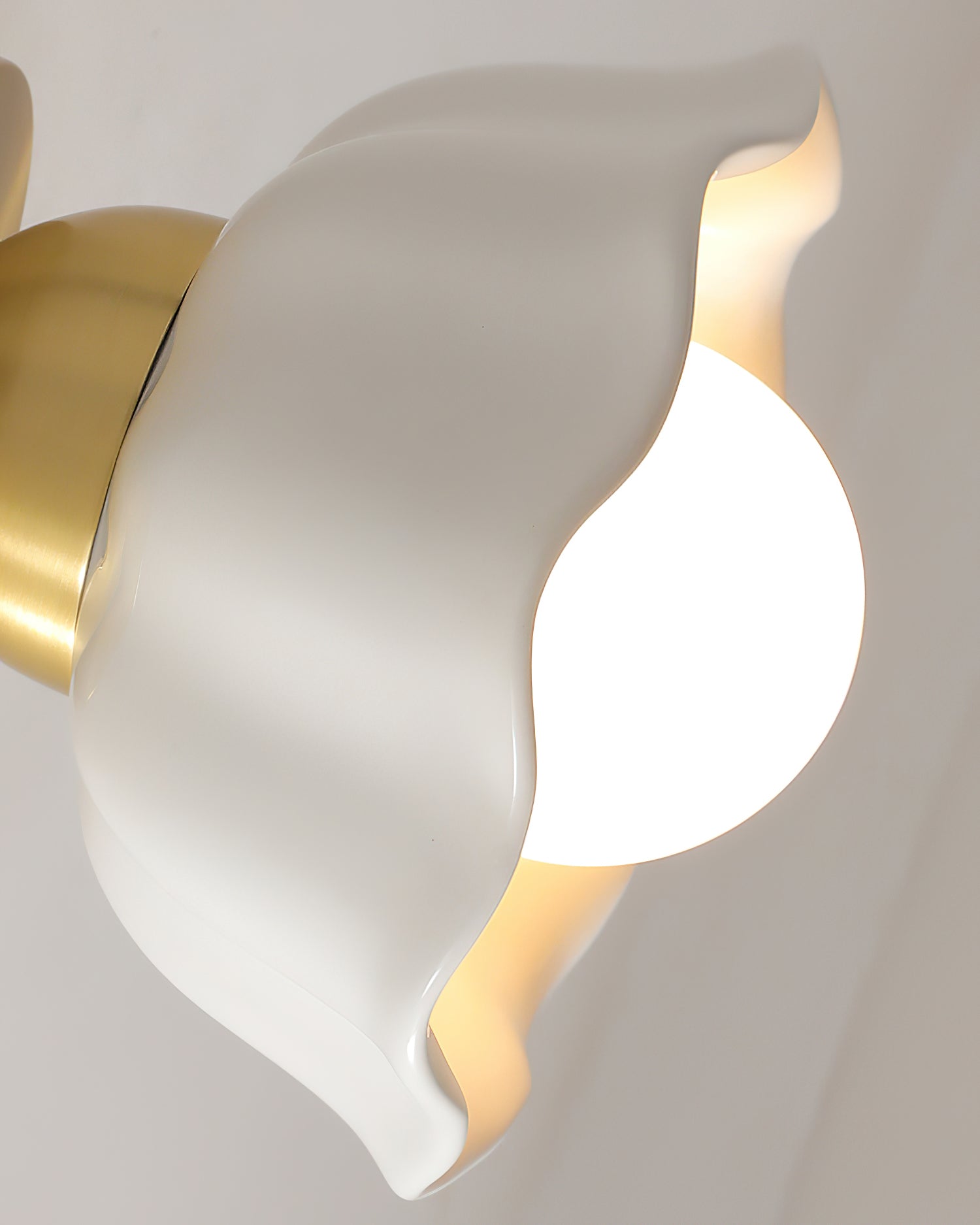 Wall Lamp Brass and Ceramic Wavy Shade Globe Accent Retro Artistic