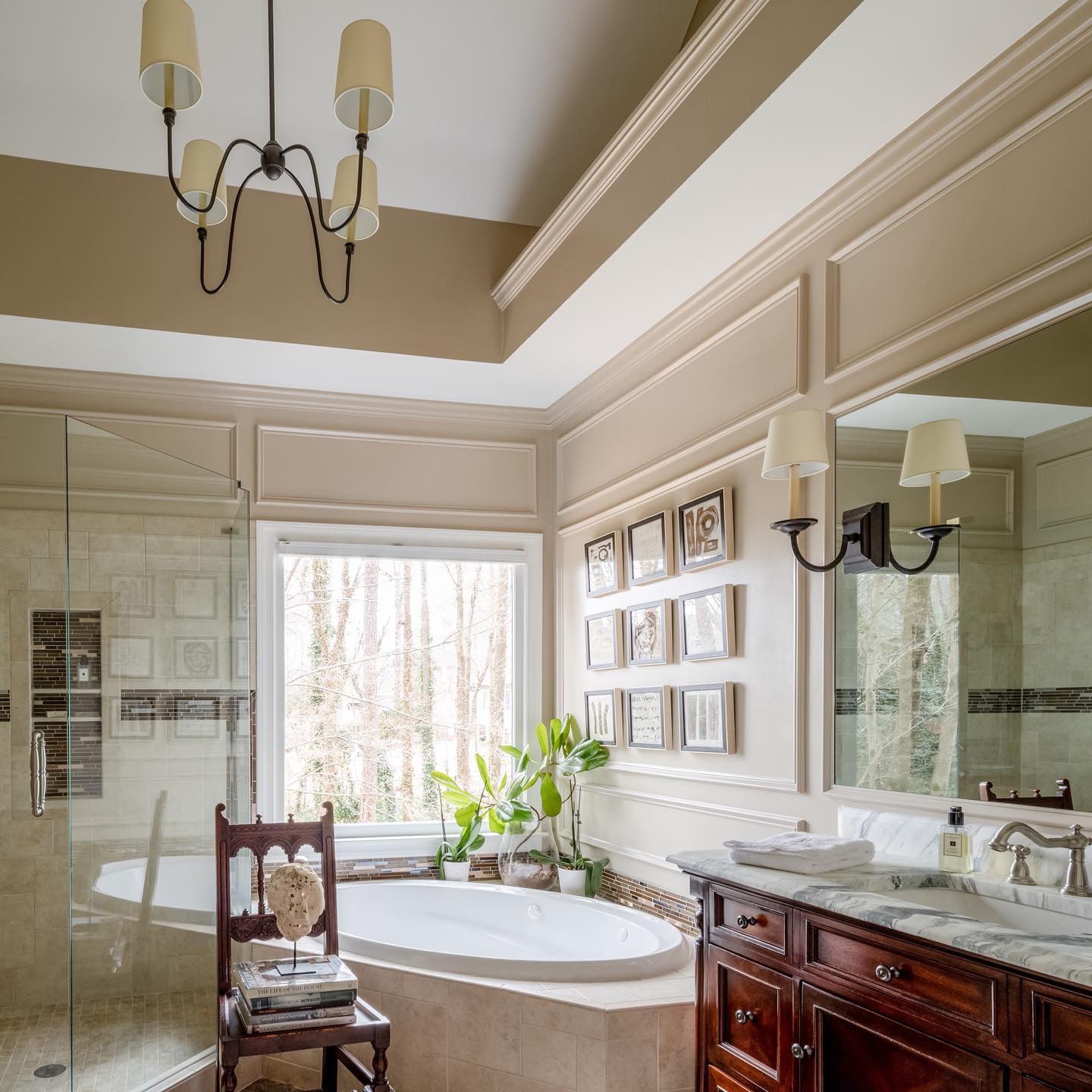 Vivienne Chandelier