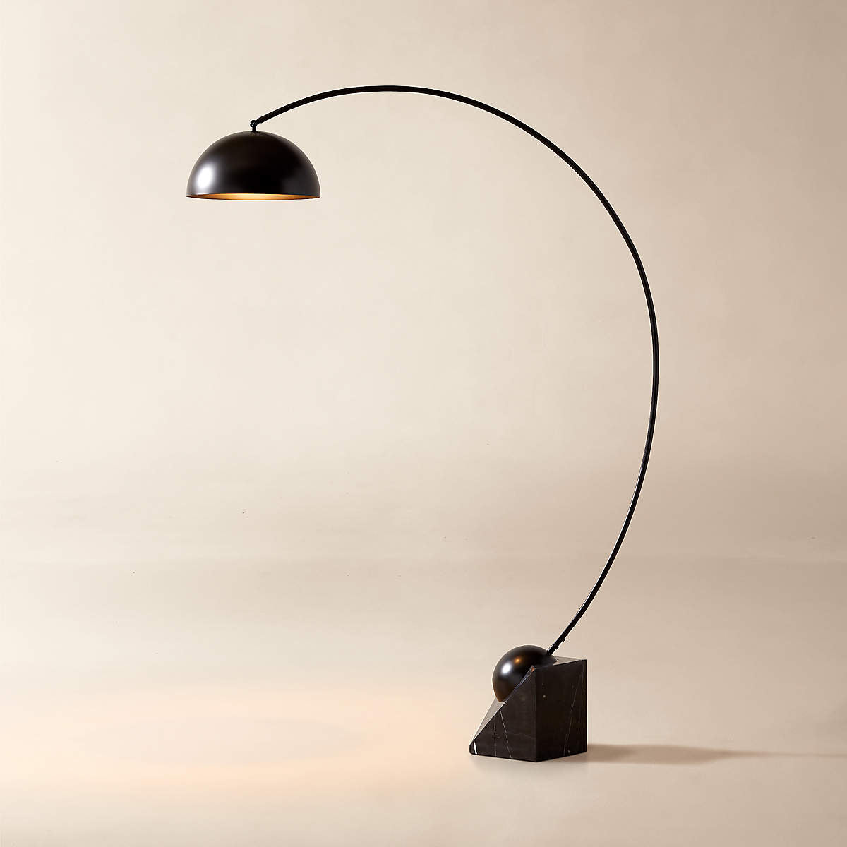Dimensional drawing of the Venus Floor Lamp showing height and arc width.