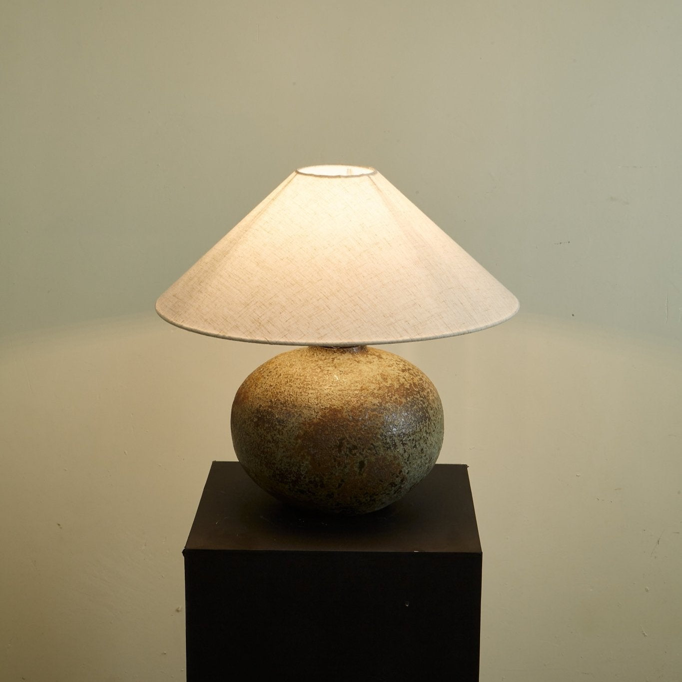 Faye Modern Ceramics Table Lamp-Neutral Decor